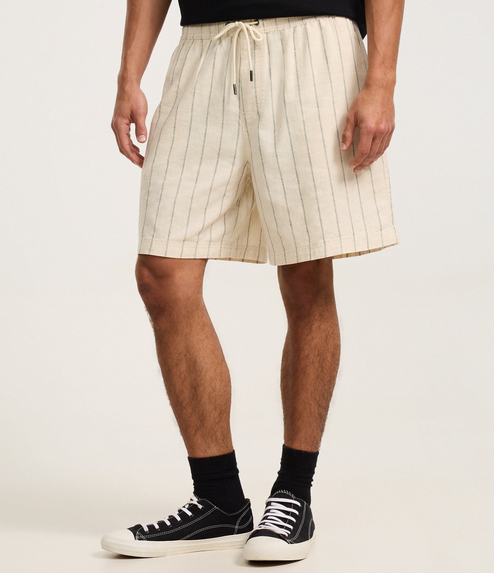 Bermuda em Tricoline com Estampa de Listras Rústicas Bege 2