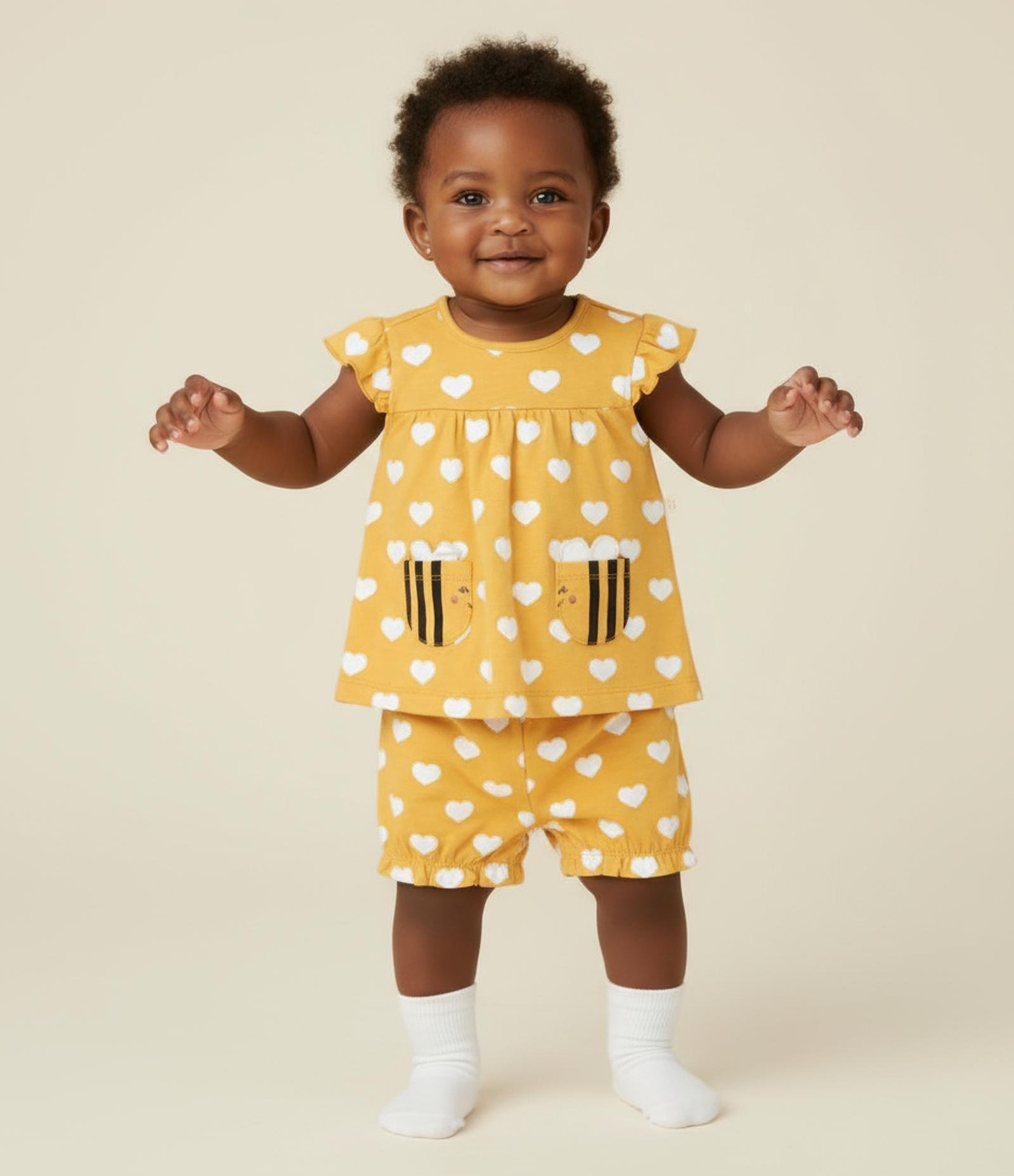 Conjunto Infantil com Estampa de Corações e Abelhinhas - Tam 0 a 18 Meses Amarelo 1