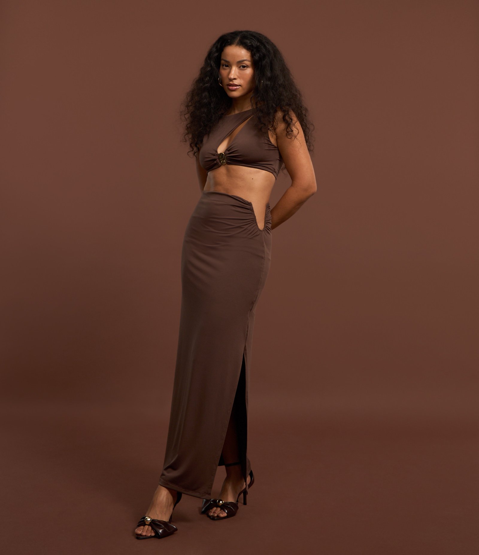 Saia New Midi com Avimento em V na Cintura e Fenda Lateral Marrom 5