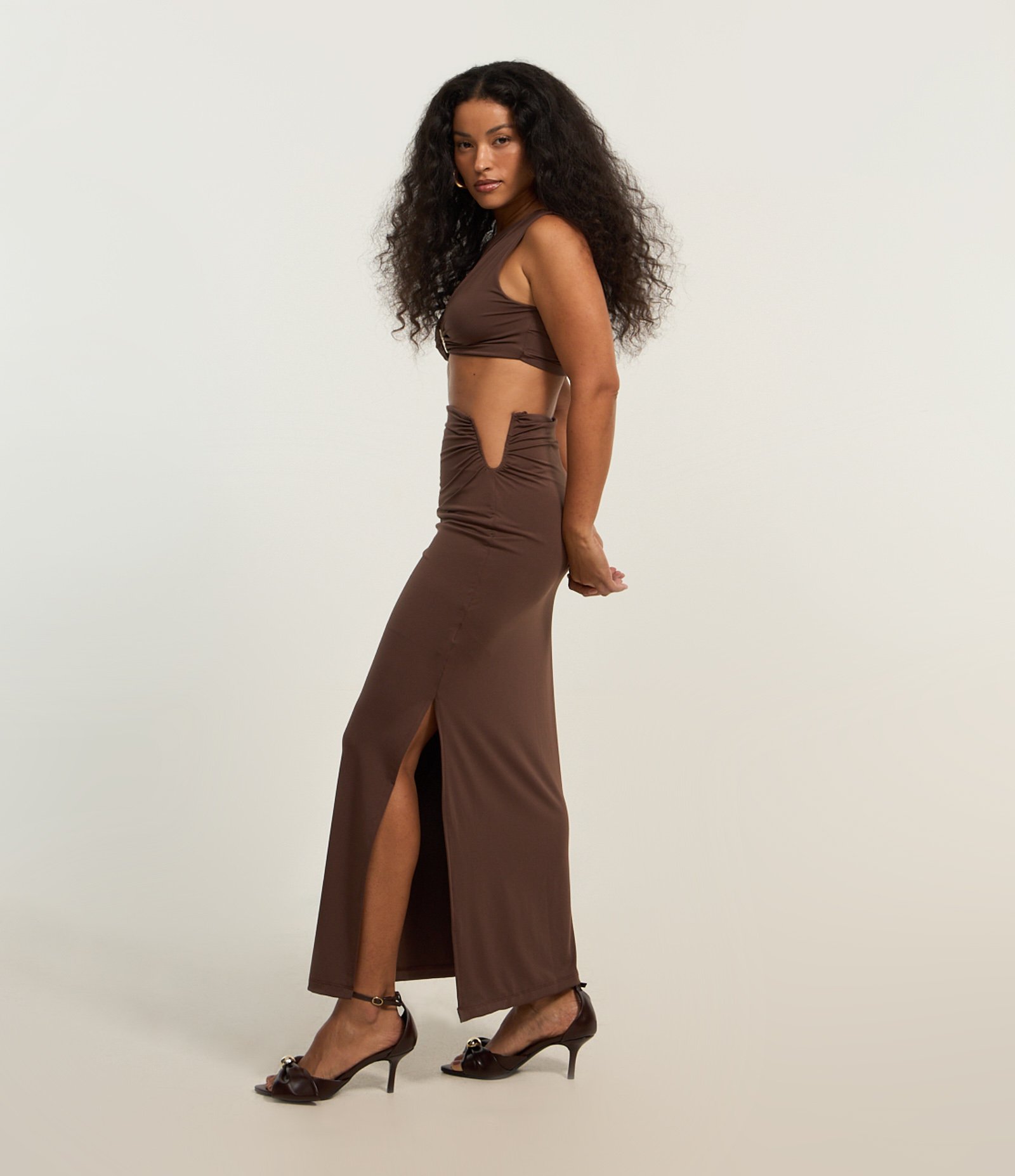 Saia New Midi com Avimento em V na Cintura e Fenda Lateral Marrom 1