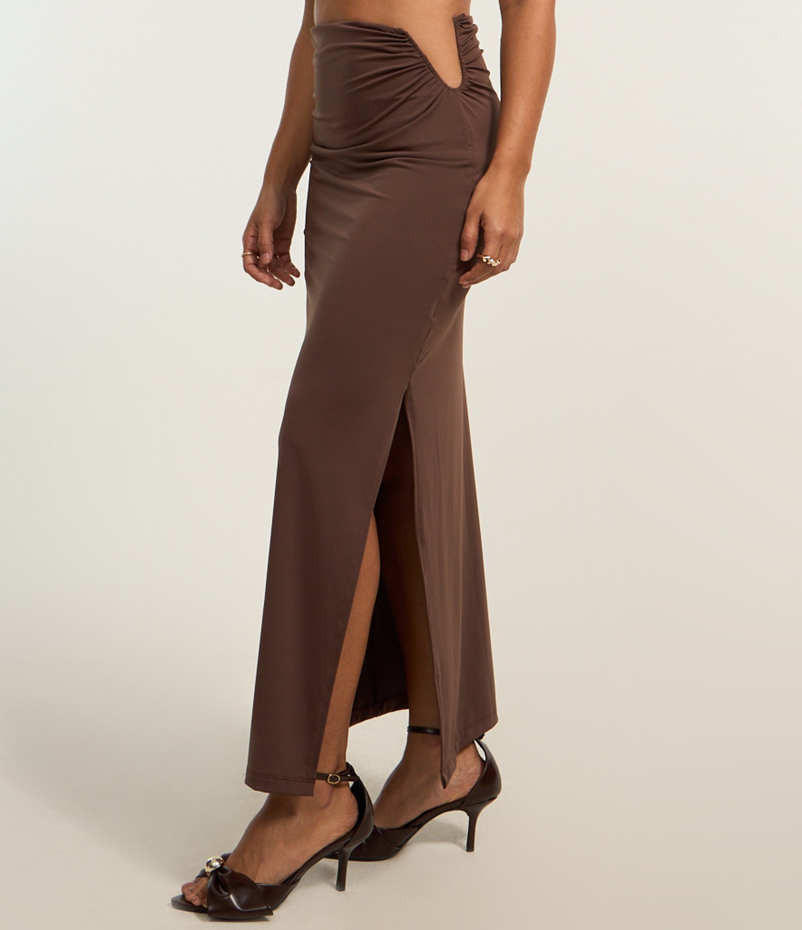 Saia New Midi com Avimento em V na Cintura e Fenda Lateral Marrom 3