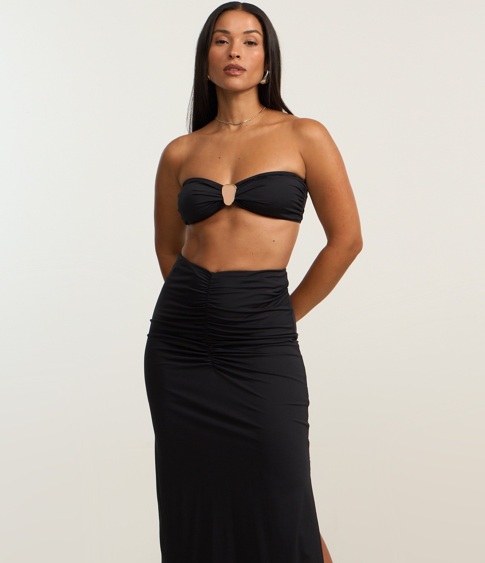 Saia New Midi com Franzido Frontal e Fenda Preto 2