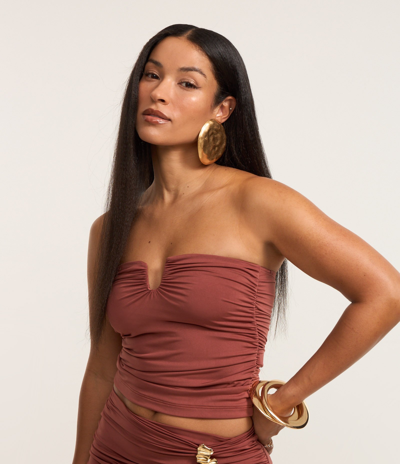 Blusa em Jesery com Franzidos e Aviamento no Busto Marrom 1