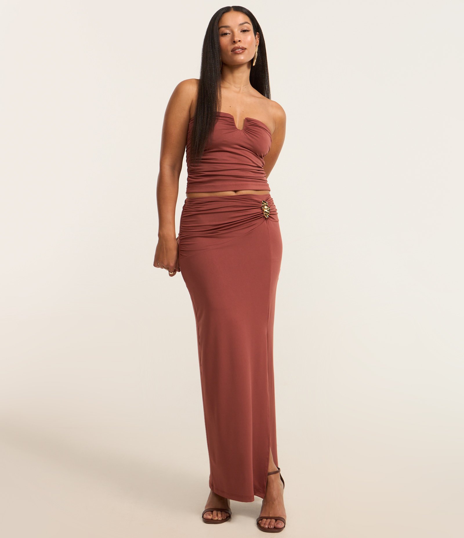 Blusa em Jesery com Franzidos e Aviamento no Busto Marrom 2