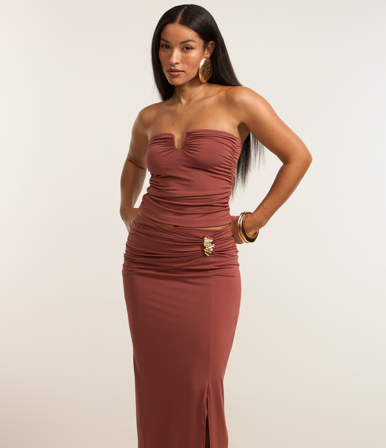 Saia New Midi com Aviamento Frontal e Fenda Marrom 2