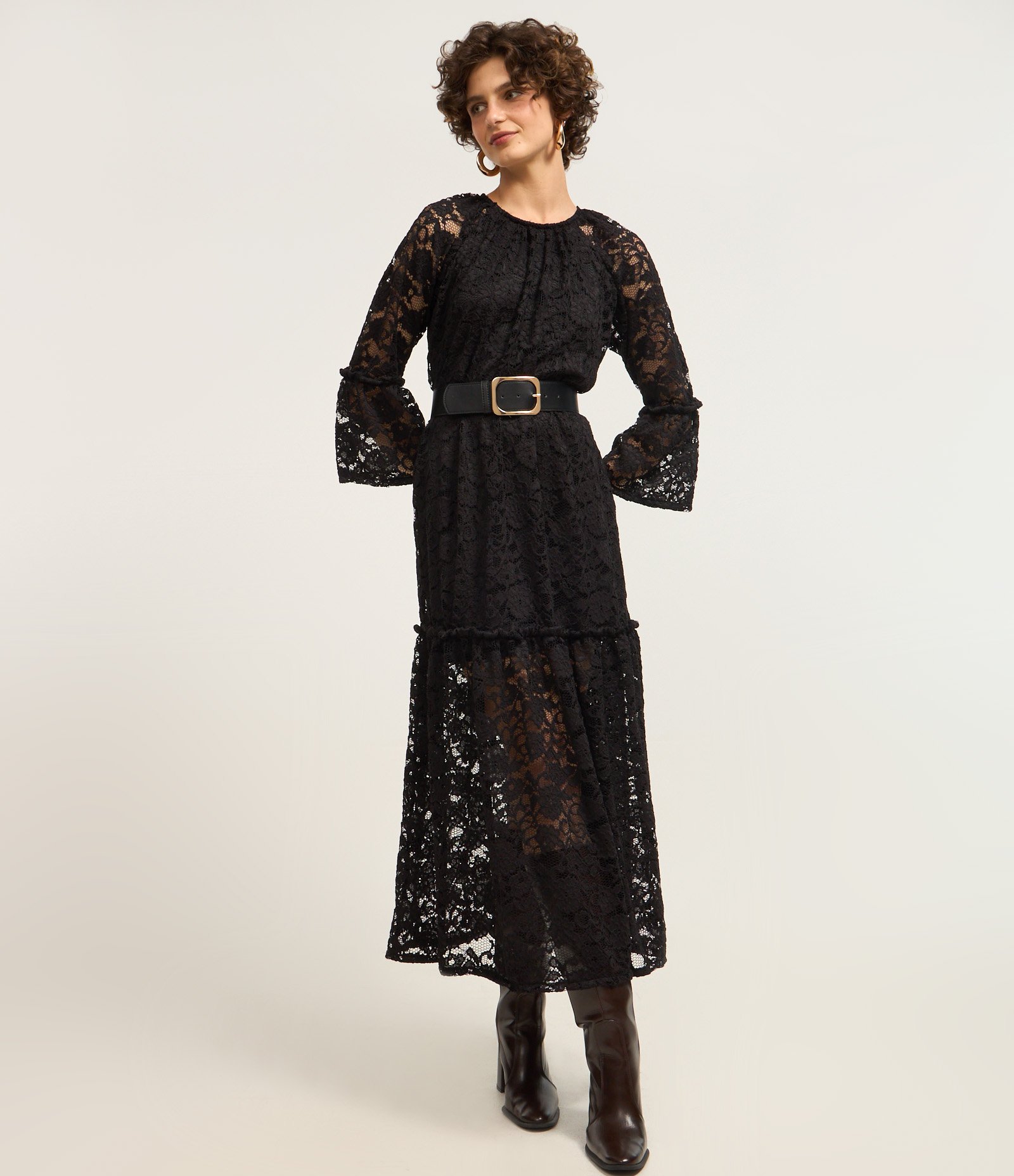 Vestido Boho Reto em Renda com Detalhes Transparentes Preto 1