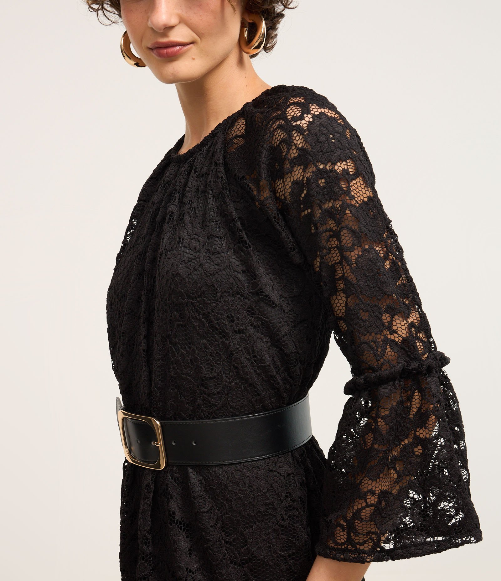 Vestido Boho Reto em Renda com Detalhes Transparentes Preto 3