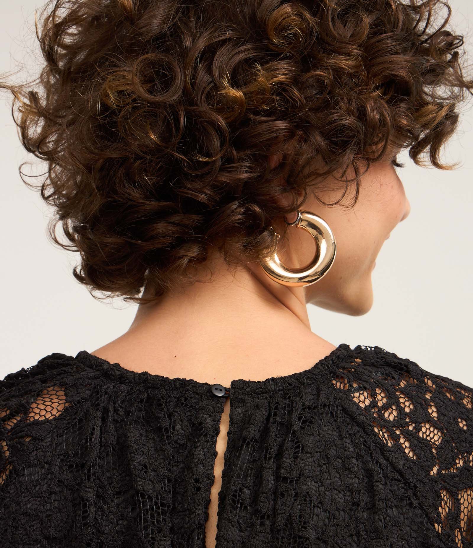 Vestido Boho Reto em Renda com Detalhes Transparentes Preto 4