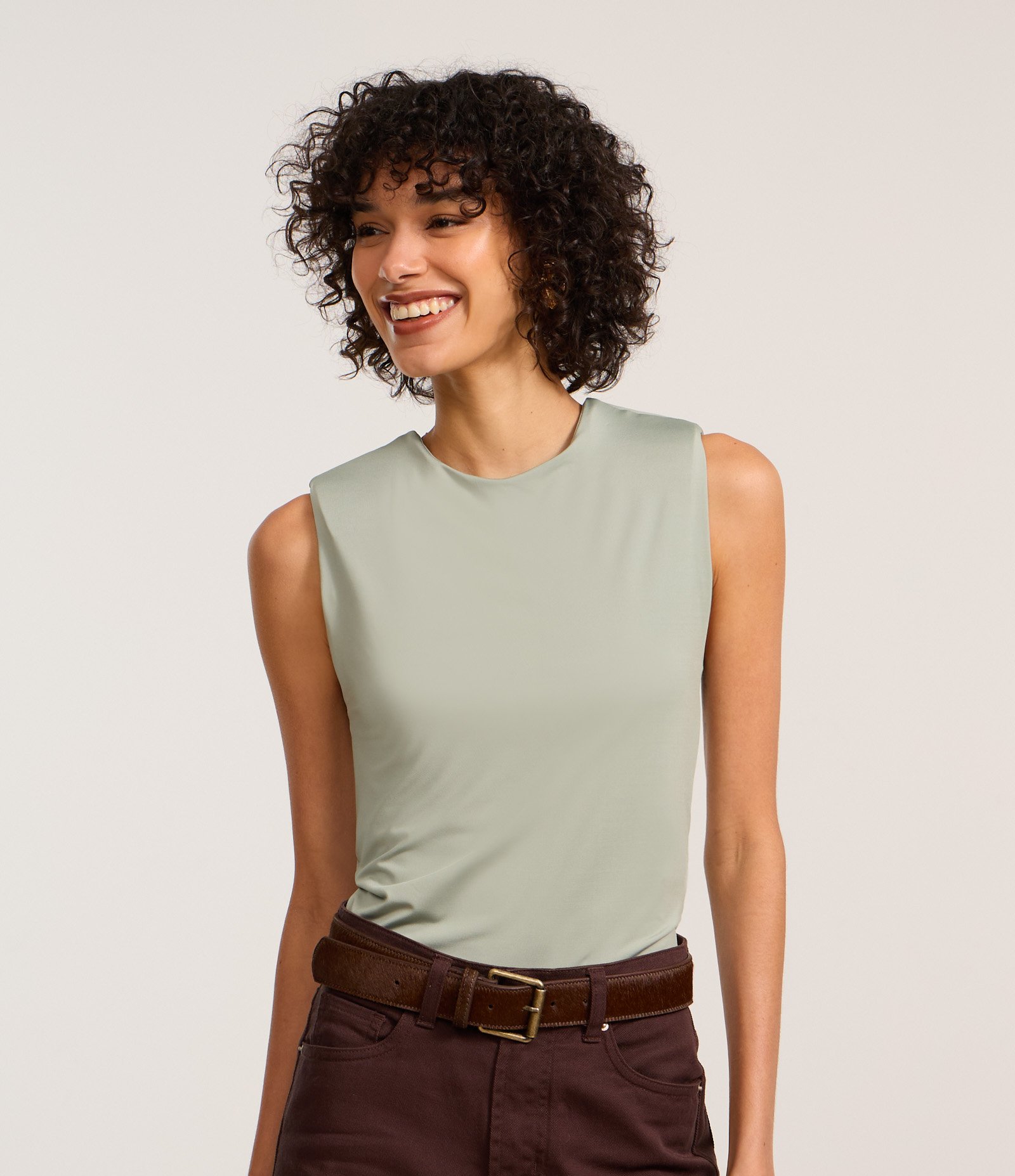Blusa em Microfibra sem Manga com Ombreira Verde 1