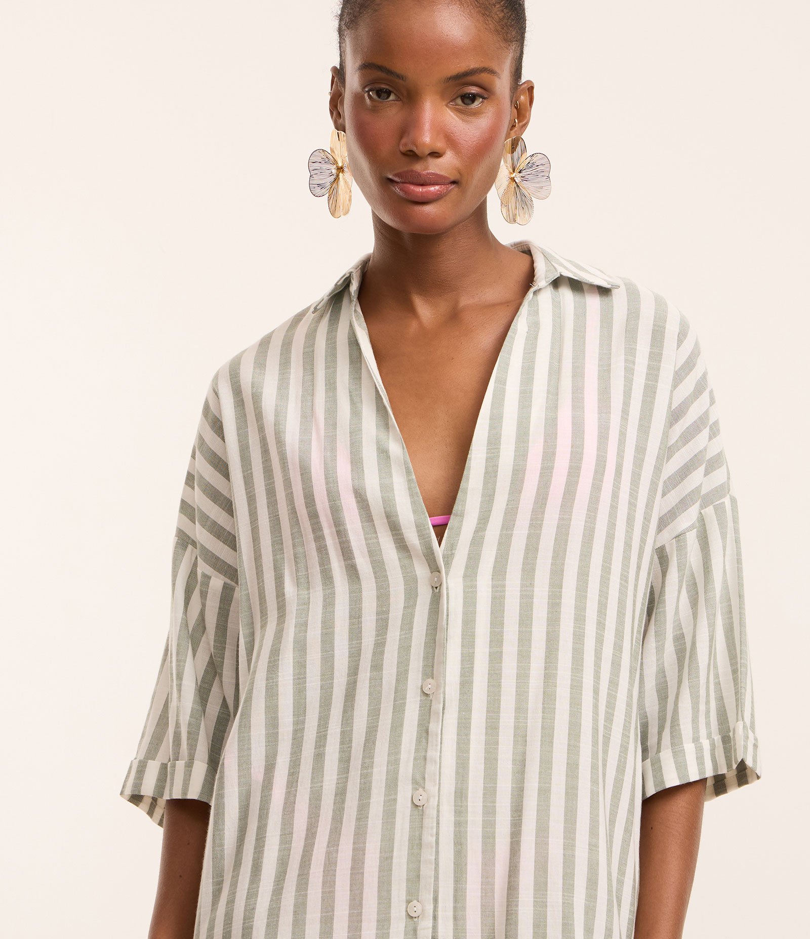 Saída de Praia Camisa em Viscose com Estampa Listrada e Gola V Verde/Branco 2
