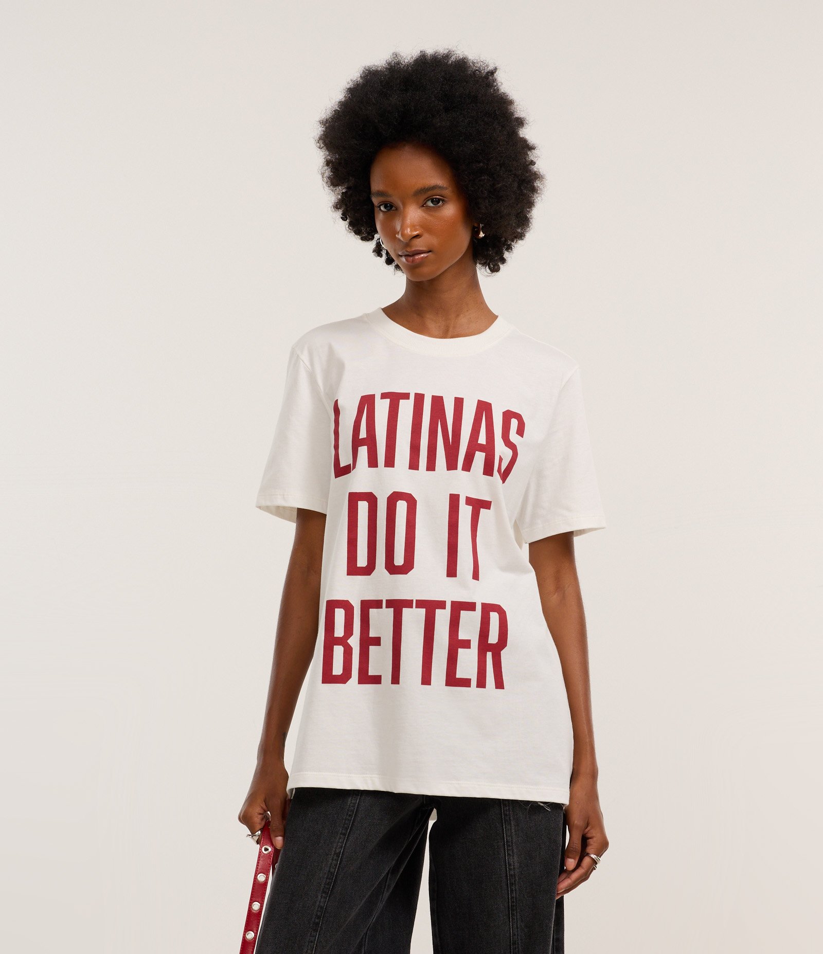 Camiseta T-shirt em Algodão com Estampa Latinas do it Better Branco 1