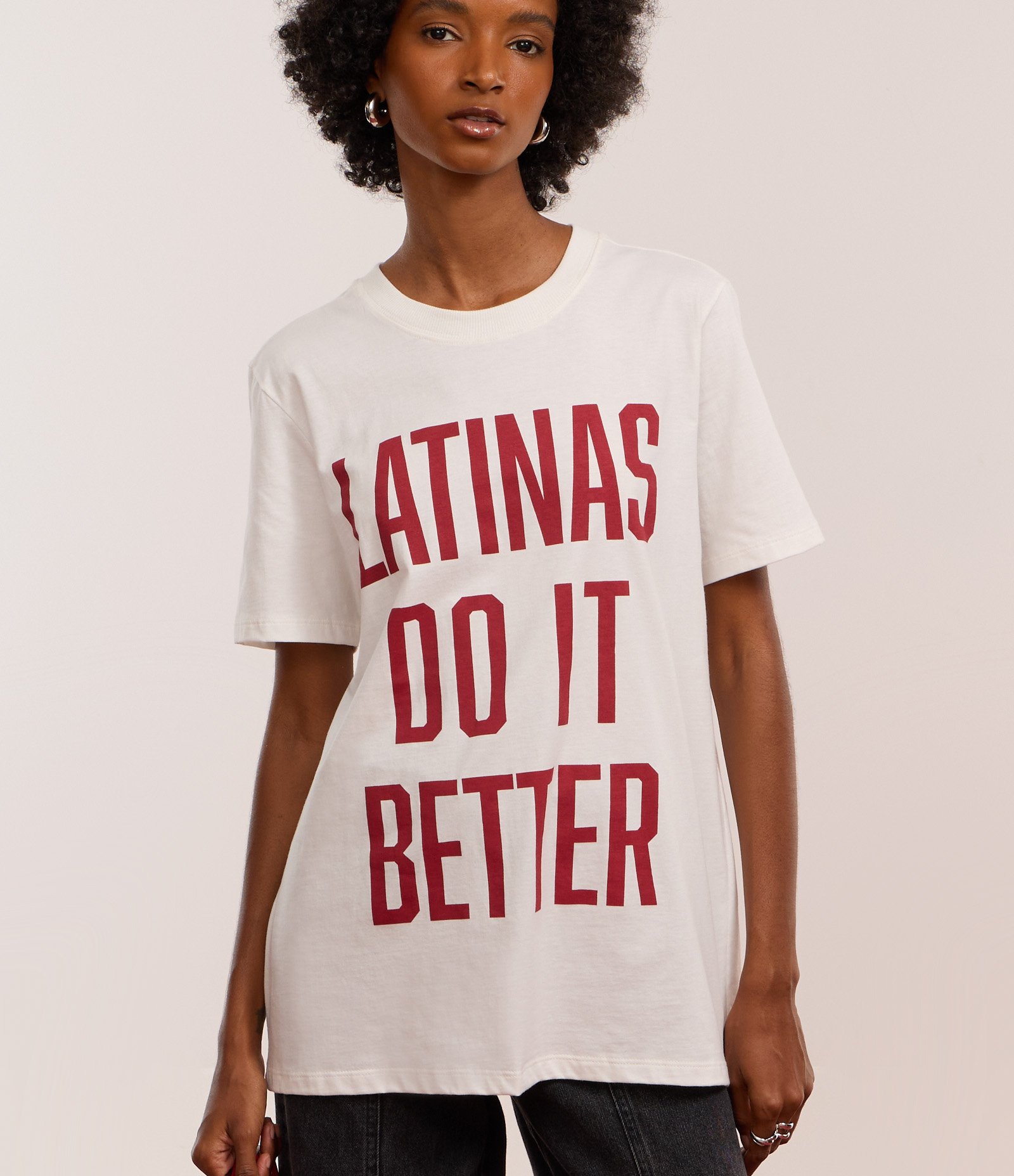 Camiseta T-shirt em Algodão com Estampa Latinas do it Better Branco 3