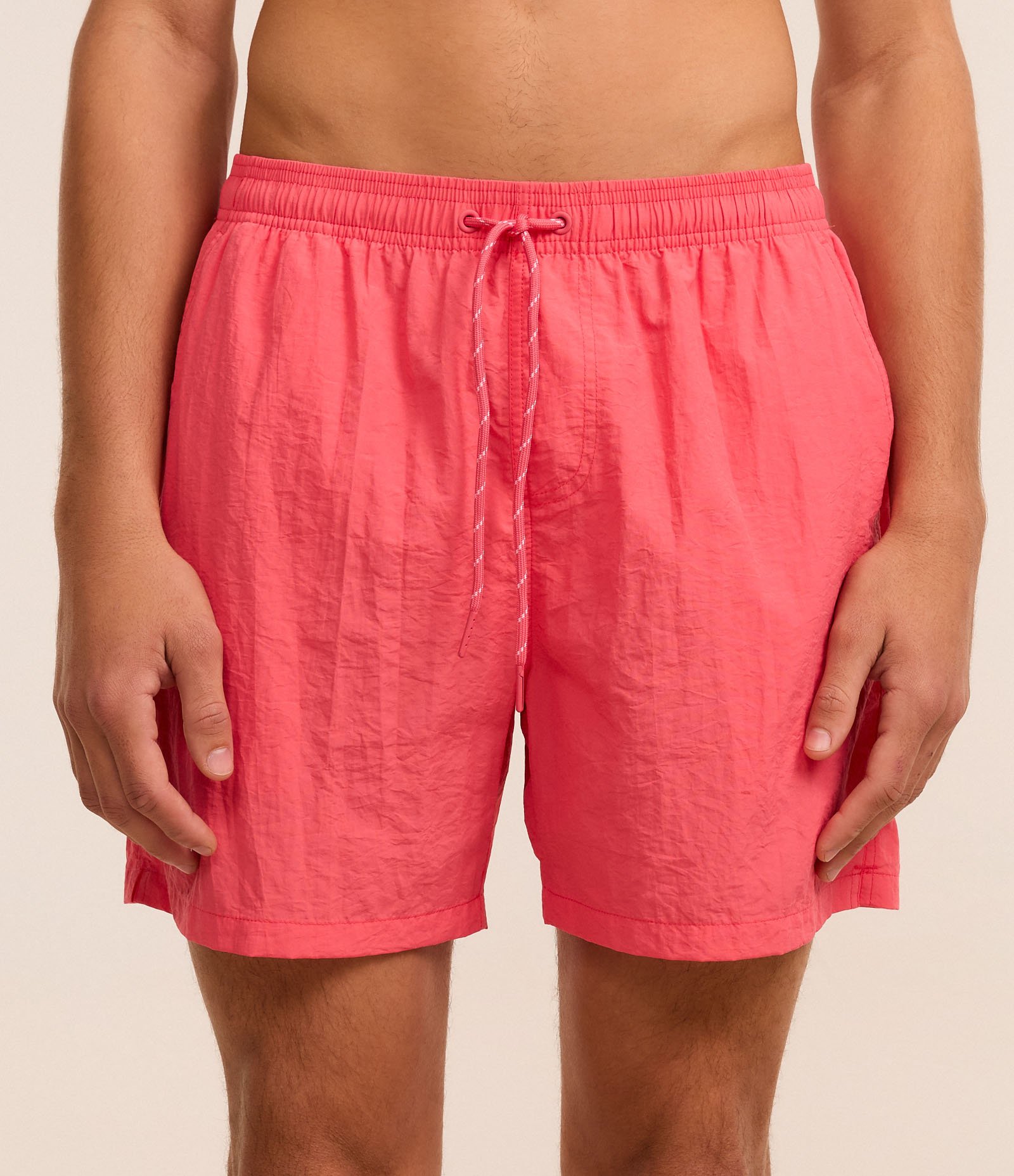 Bermuda de Banho Básica em Microfibra com Cós Elástico e Cordão Coral 2