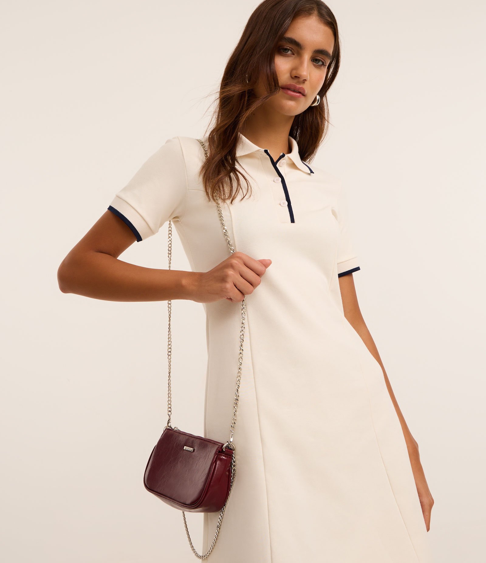 Bolsa Baguete Pequena Texturizada com Alças de Corrente Vinho 9