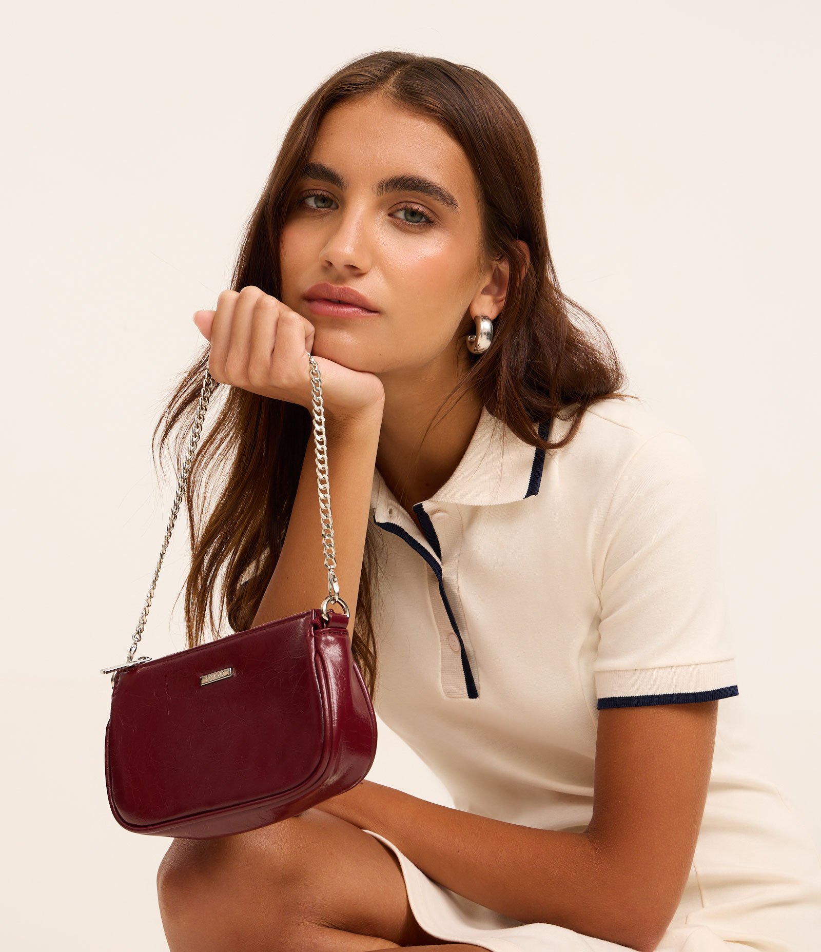 Bolsa Baguete Pequena Texturizada com Alças de Corrente Vinho 1