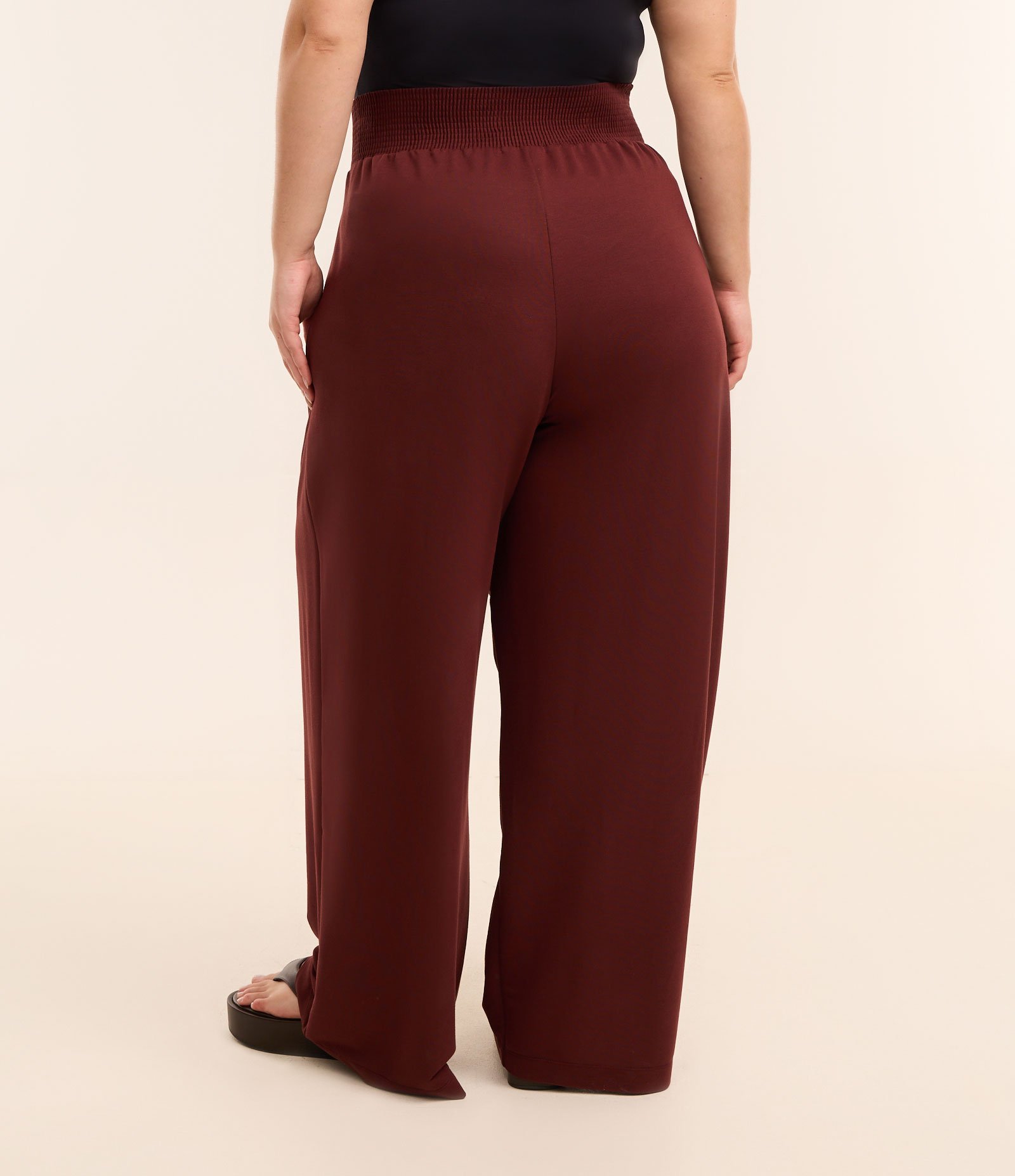 Calça Pantalona Crepe com Lastex nas Costas Curve & Plus Size 3
