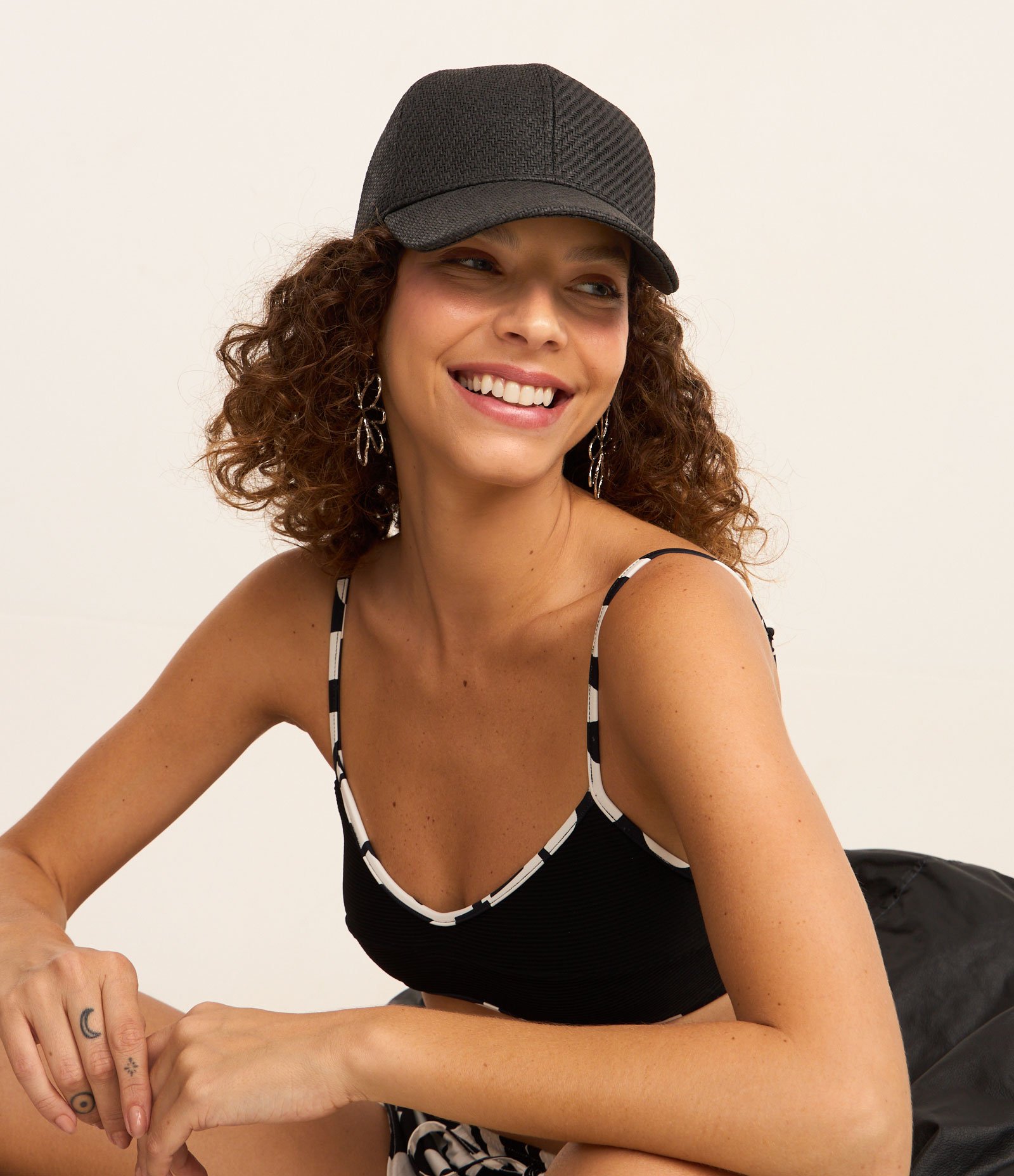 Boné Aba Curva em Palha de Papel Preto 1