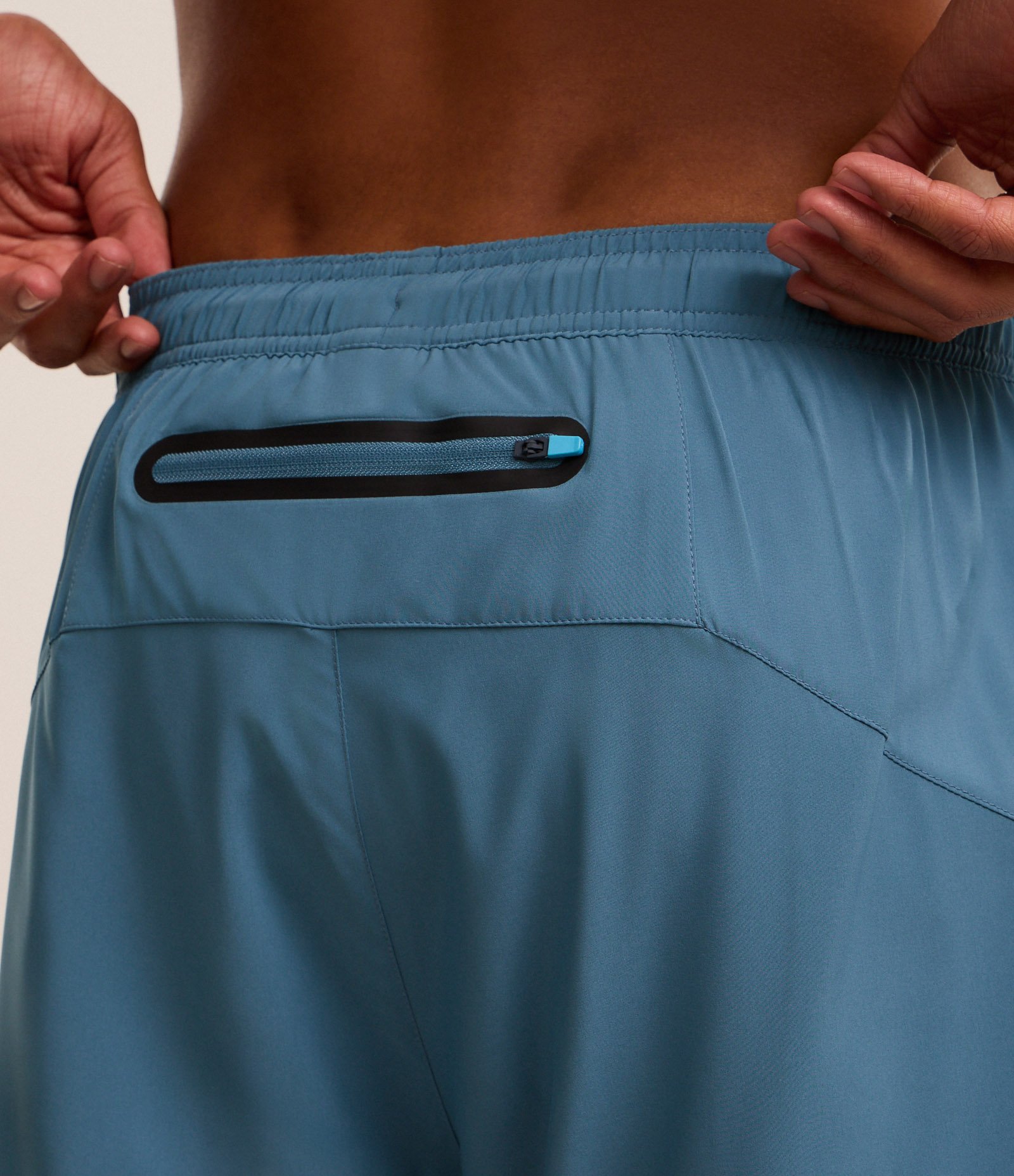 Bermuda Esportiva com Short de Compressão e Bolso Funcional Azul 3