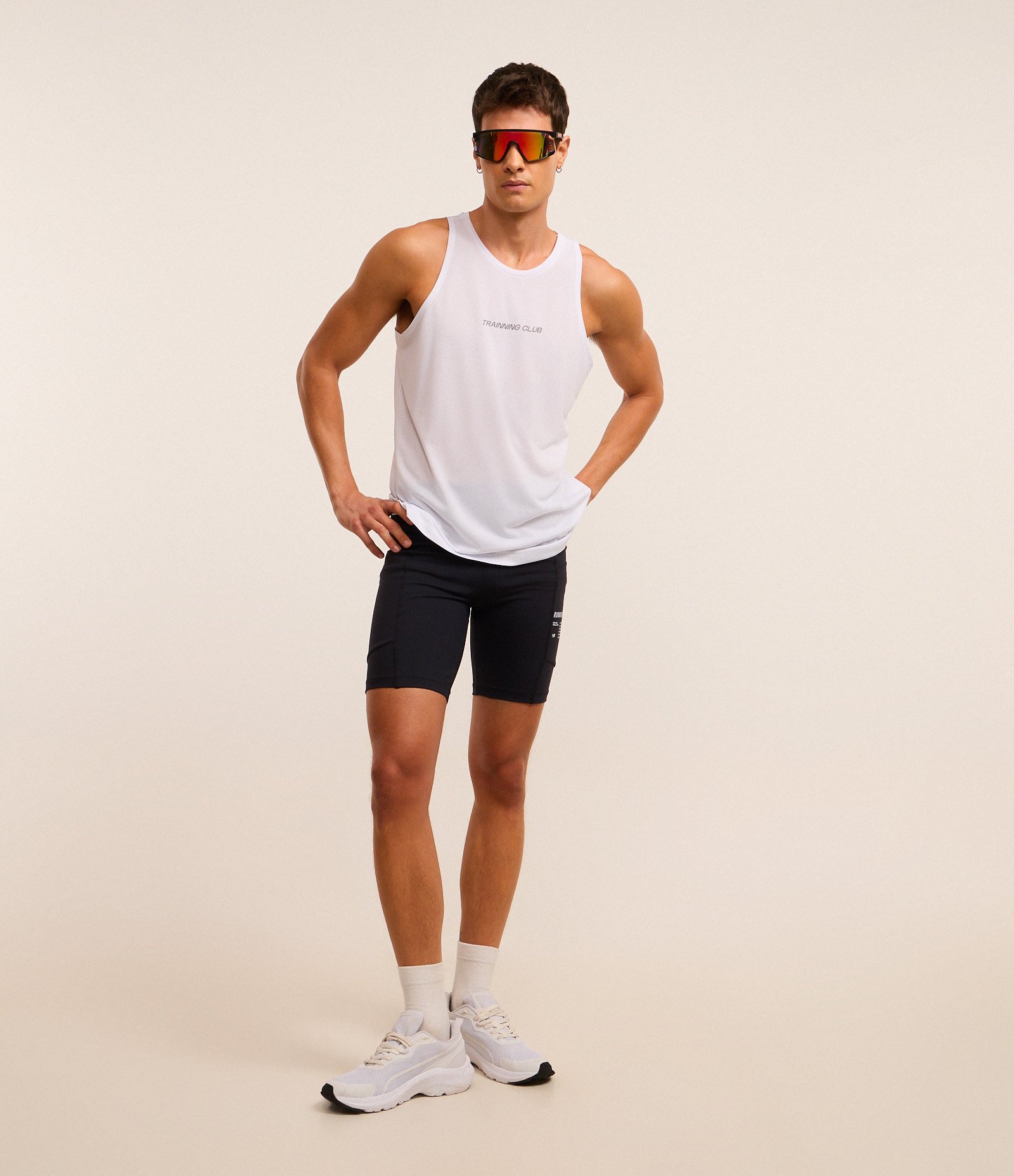 Bermuda Esportiva Corrida em Microfibra com Bolsos e Compressão Preto 1