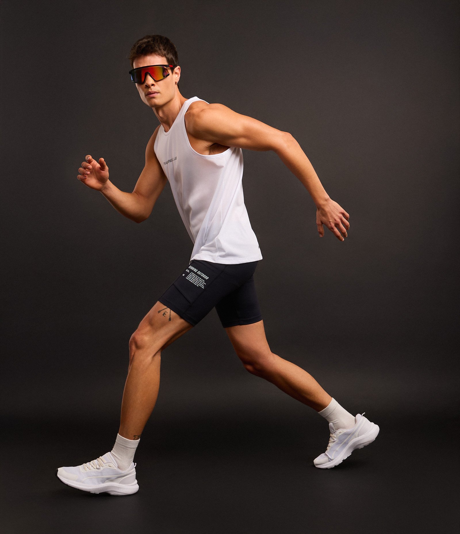 Bermuda Esportiva Corrida em Microfibra com Bolsos e Compressão Preto 3