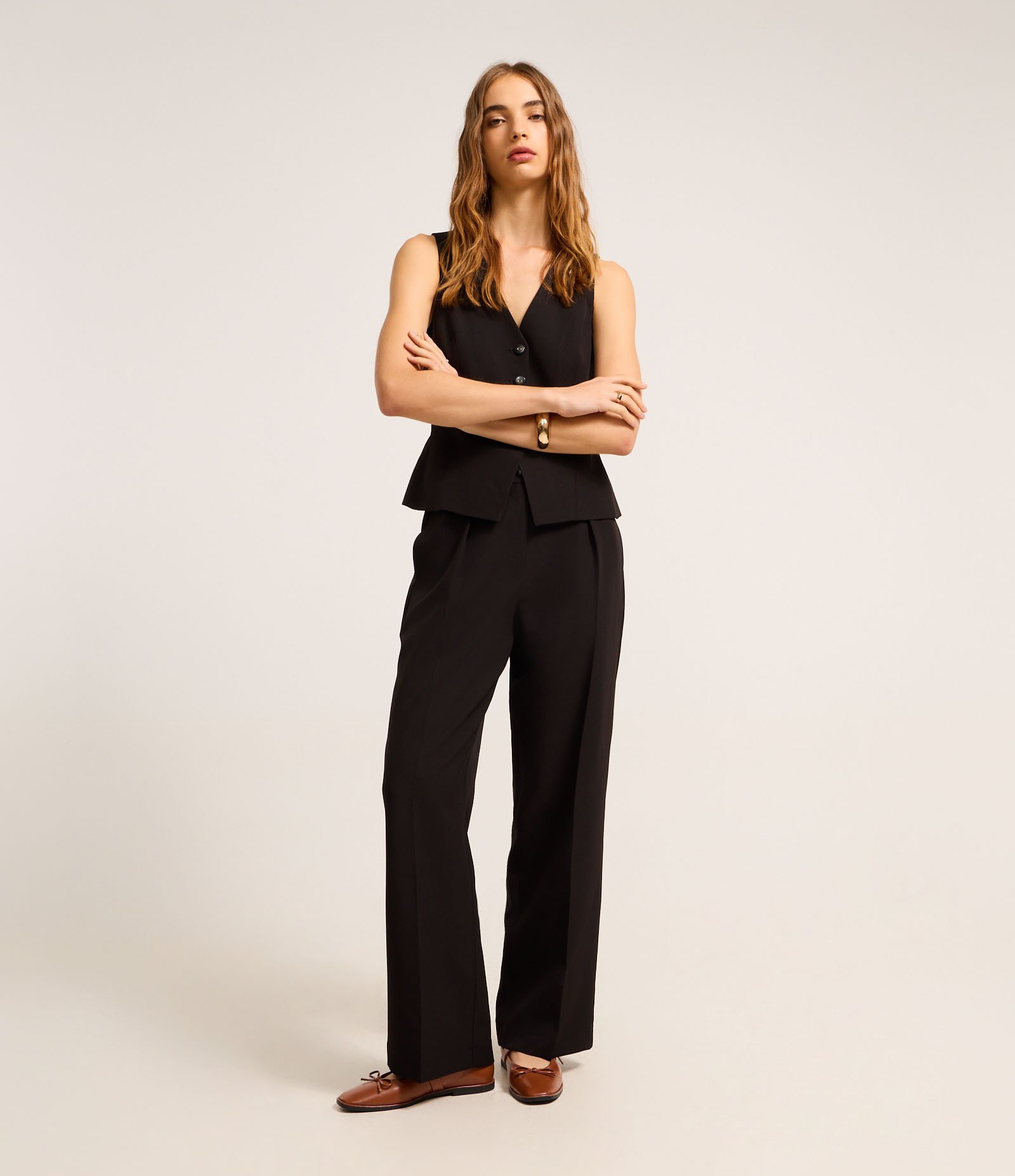 Calça Reta Alfaiatada com Passantes e Pregas Preto 1