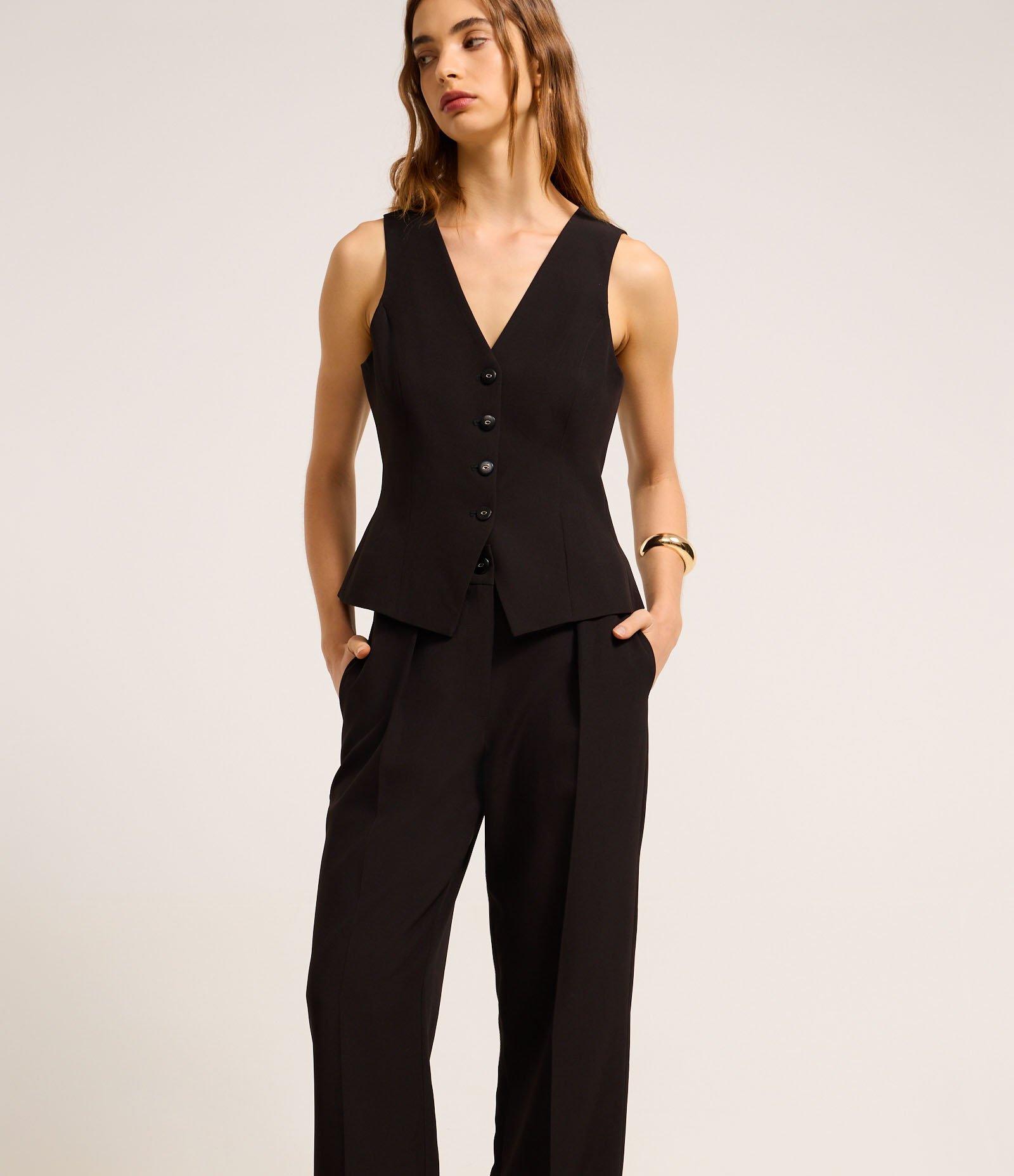 Calça Reta Alfaiatada com Passantes e Pregas Preto 2