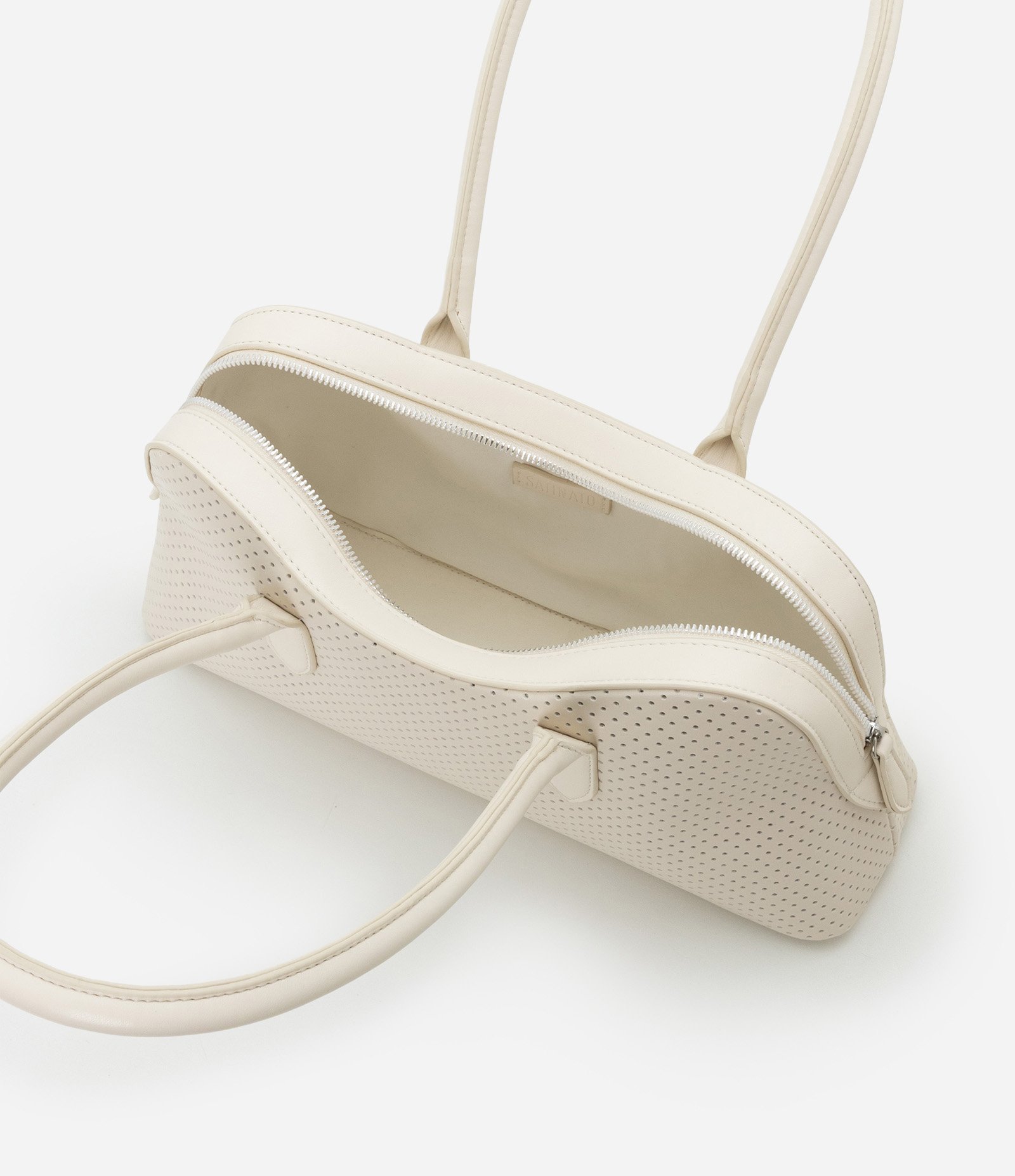 Bolsa Satchel com Textura de Furinhos e Recorte Arredondado Off White 7