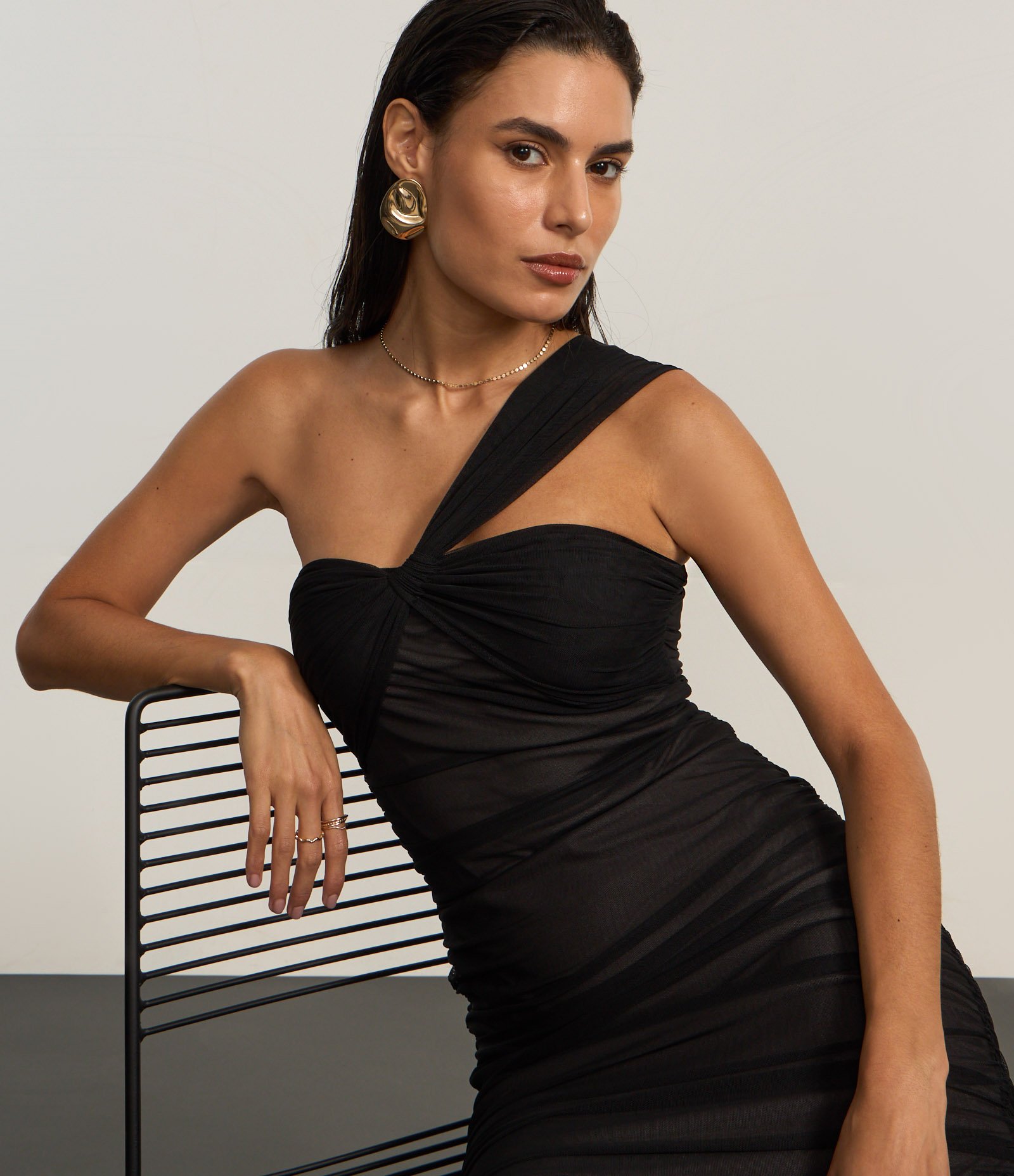 Body em Tule com Um Ombro Só e Nózinho no Busto Preto 5