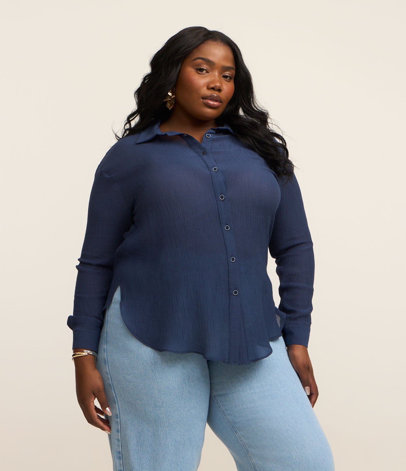 Camisa Alongada em Crepe com Textura Curve & Plus Size Azul 1