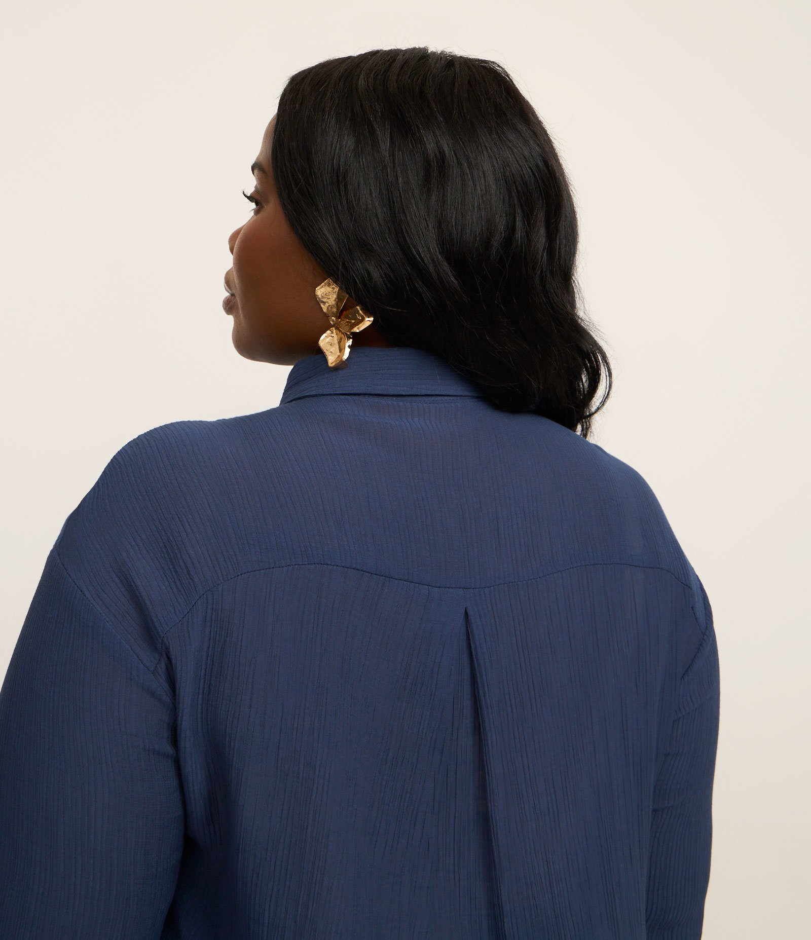 Camisa Alongada em Crepe com Textura Curve & Plus Size Azul 2