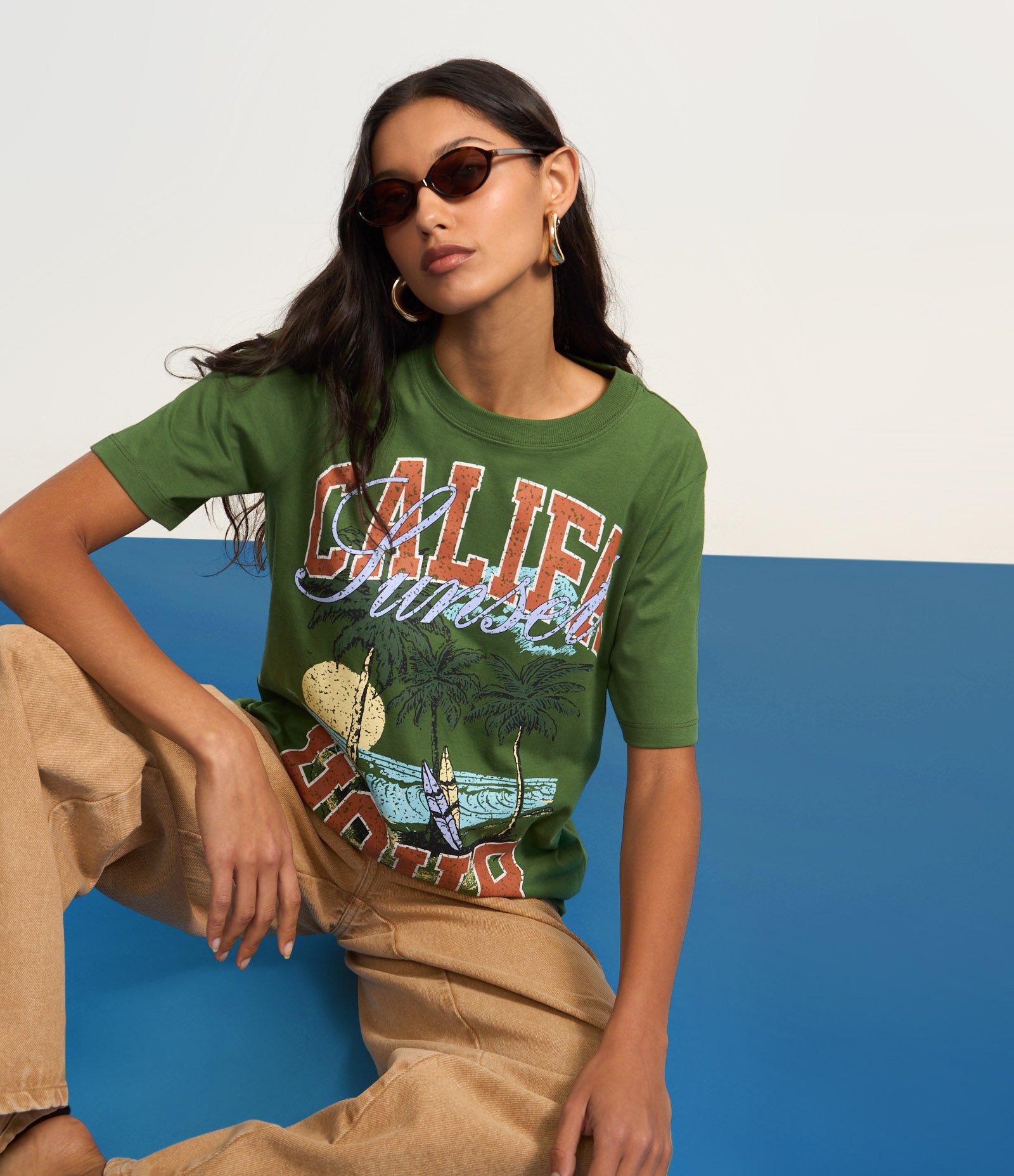 Camiseta Alongada em Algodão com Estampa Califa Verde 4