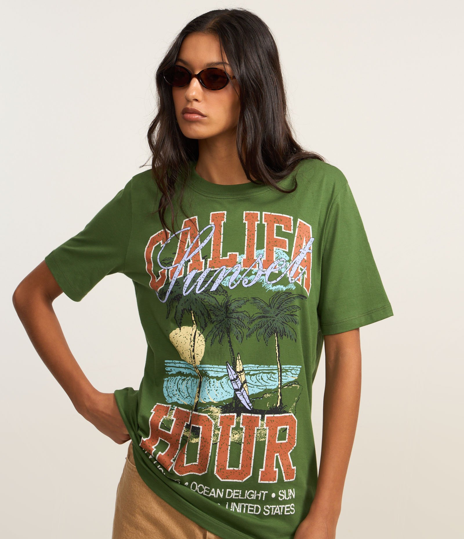 Camiseta Alongada em Algodão com Estampa Califa Verde 1