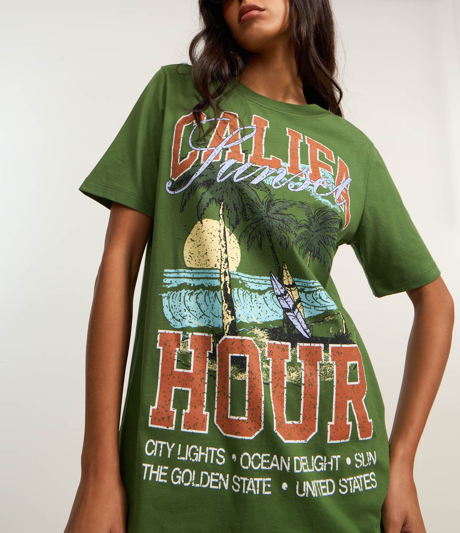 Camiseta Alongada em Algodão com Estampa Califa Verde 3