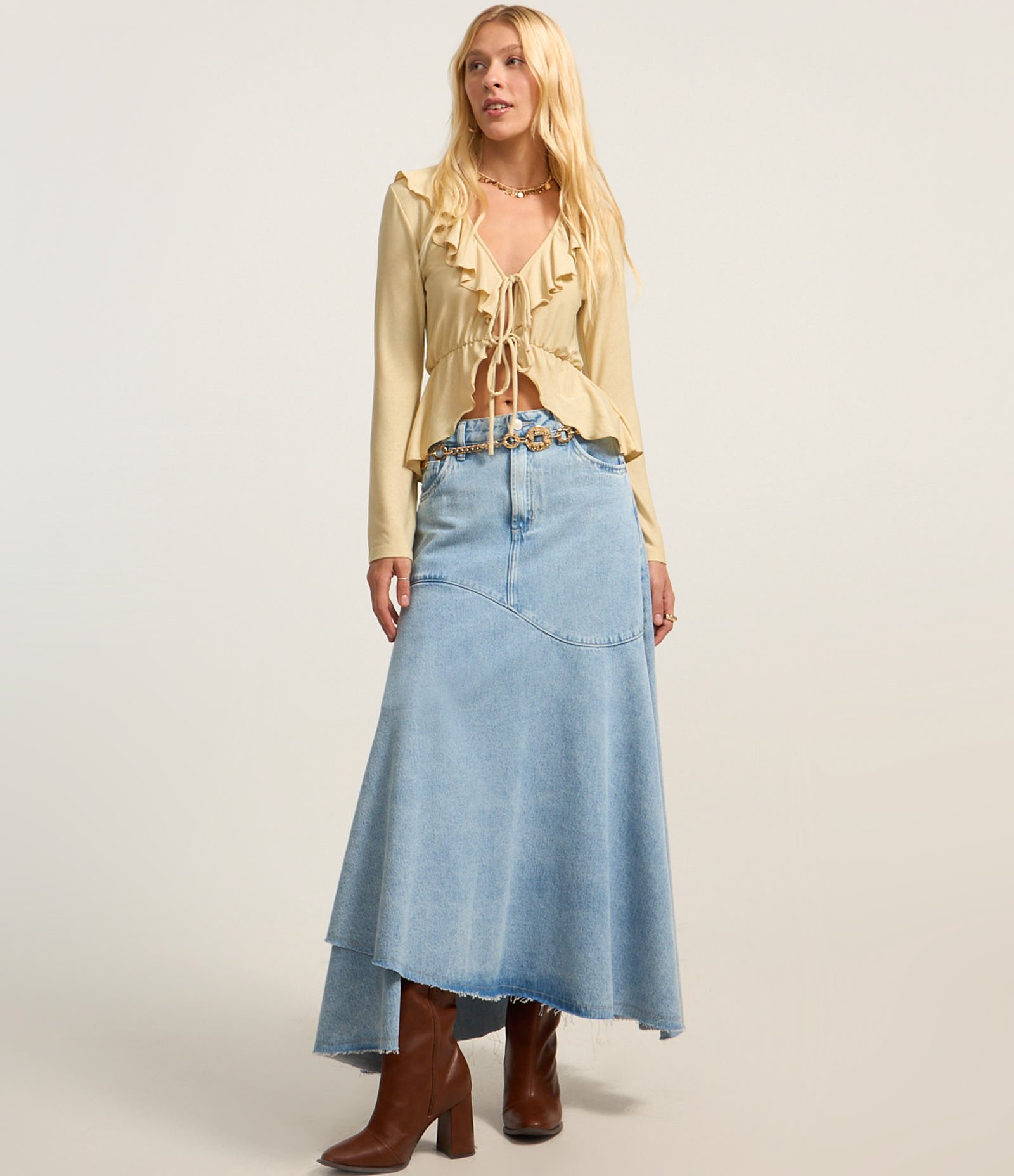 Blusa Texturizada com Babados e Amarração Frontal Bege 2