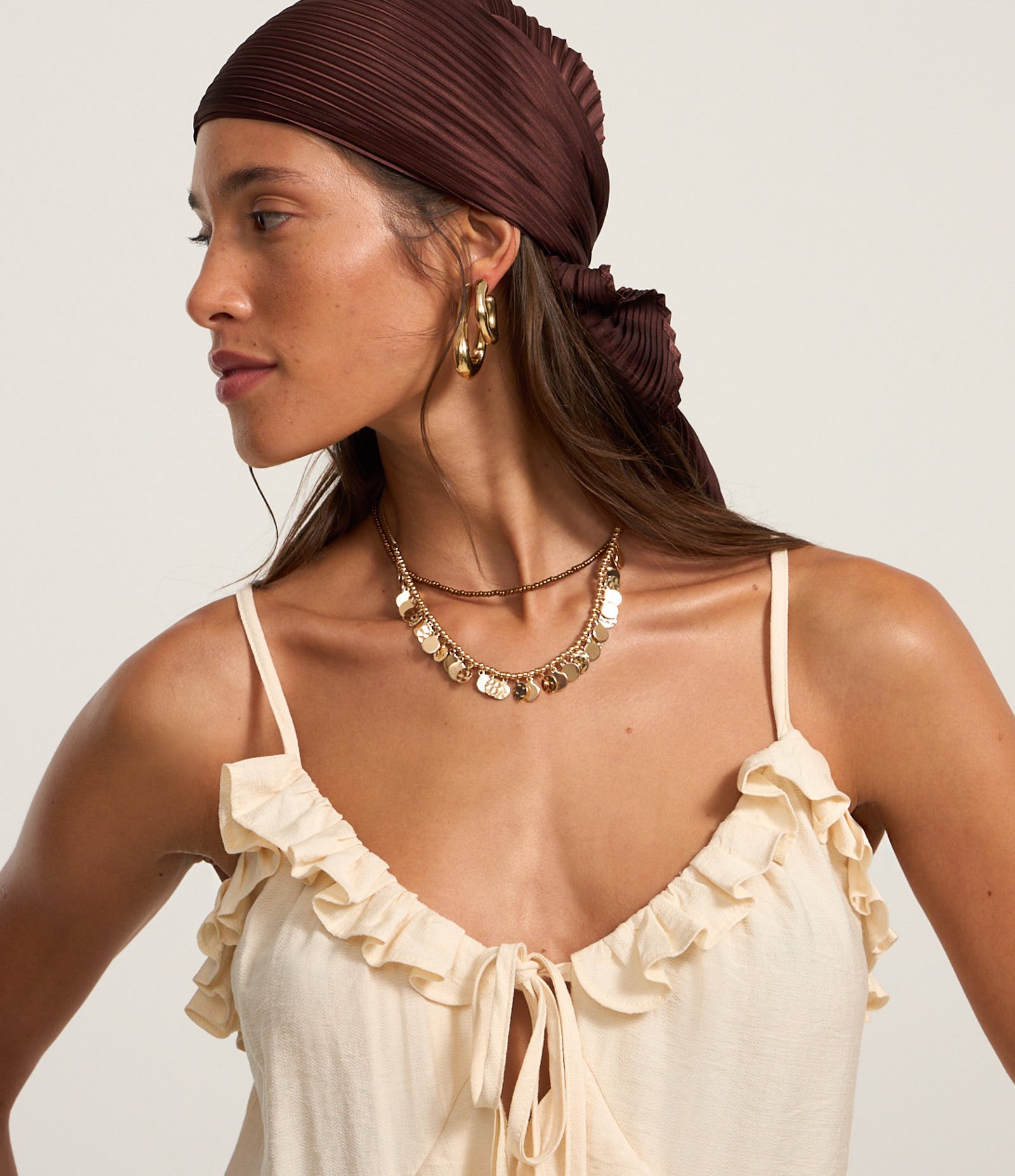 Vestido Curto Boho em Viscose com Babados e Amarração Frontal Bege 3