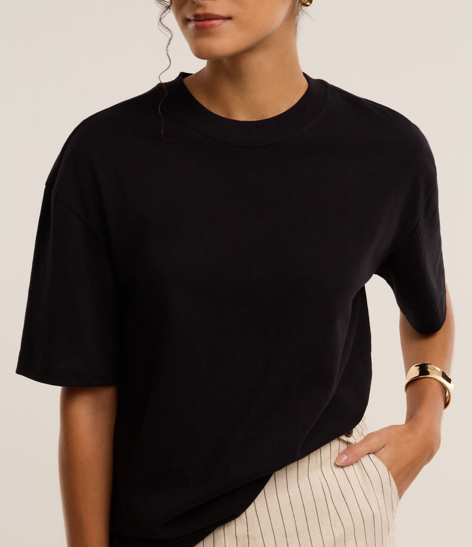 Camiseta Básica Relaxed em Malhão Preto 4