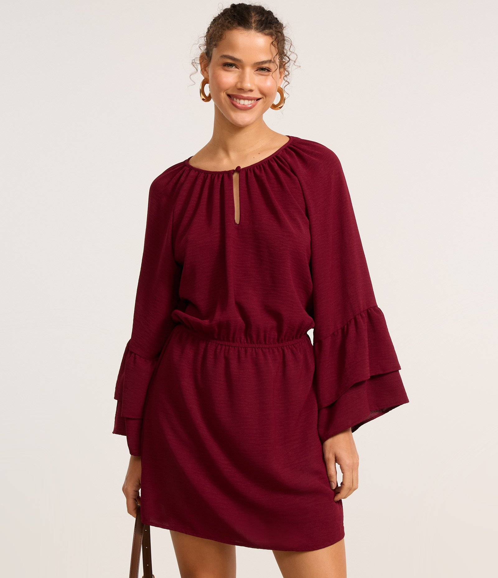 Vestido Curto em Crepe com Babado na Manga e Elástico na Cintura Vinho 1