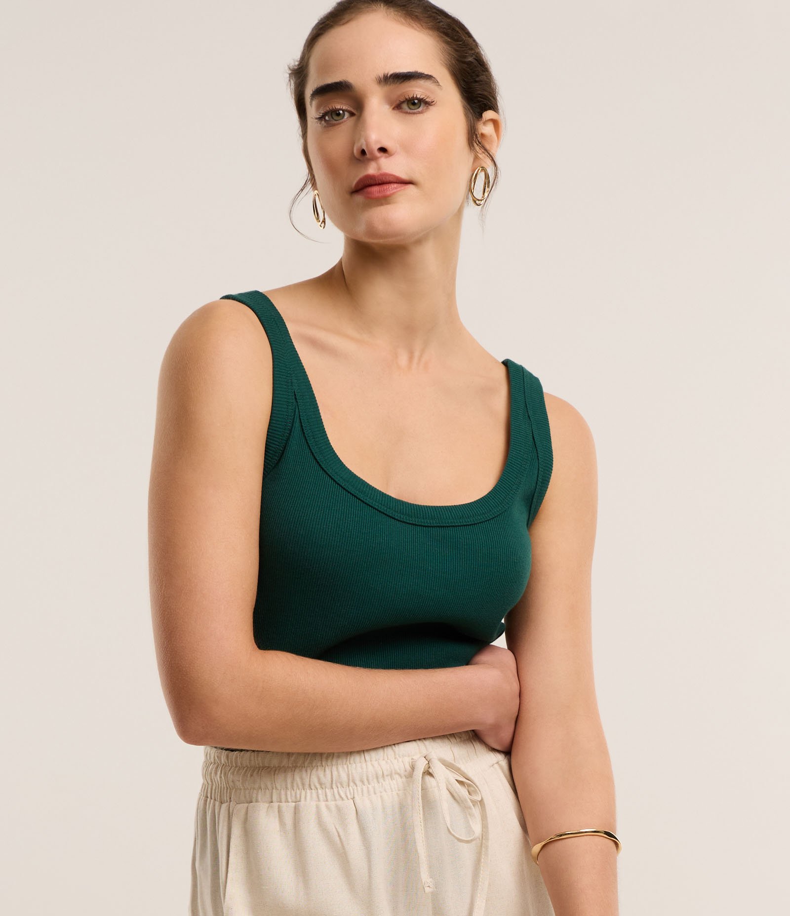 Blusa Regata em Ribana com Decote U Verde 3