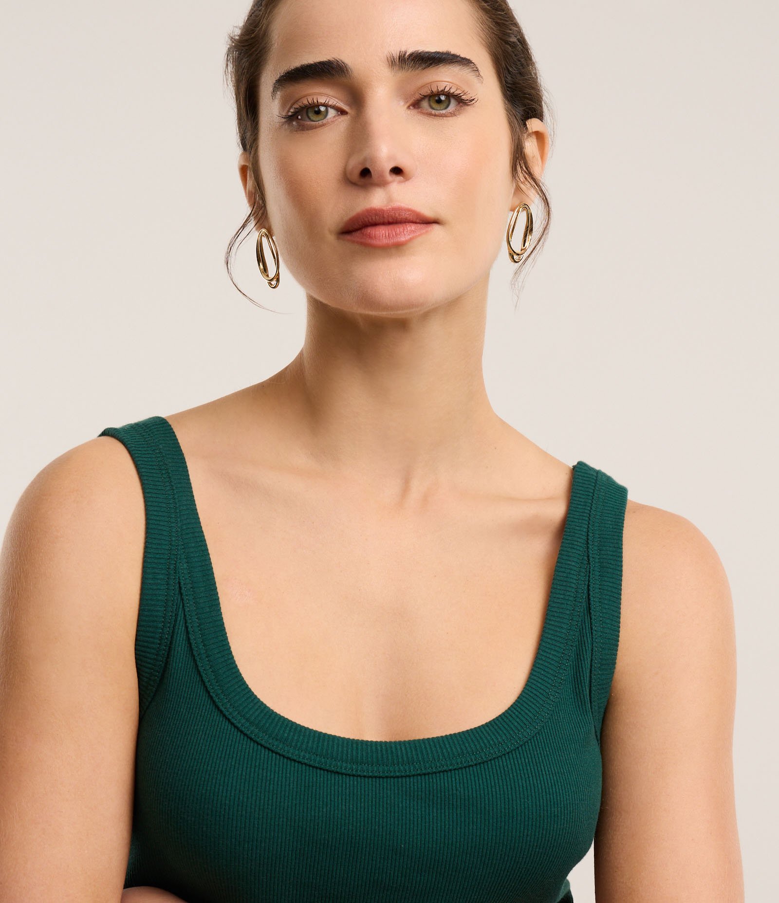 Blusa Regata em Ribana com Decote U Verde 4