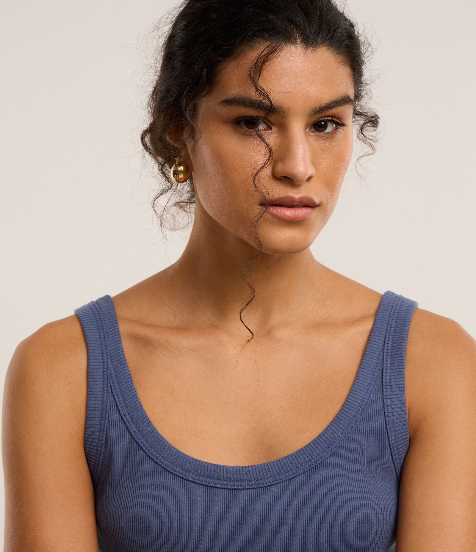 Blusa Regata em Ribana com Decote U Azul 4