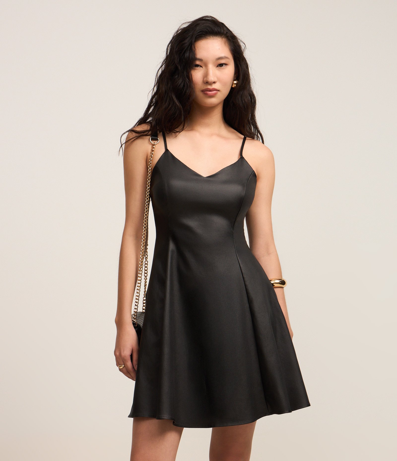 Vestido Curto em Bengaline com Saia Godê Preto 1