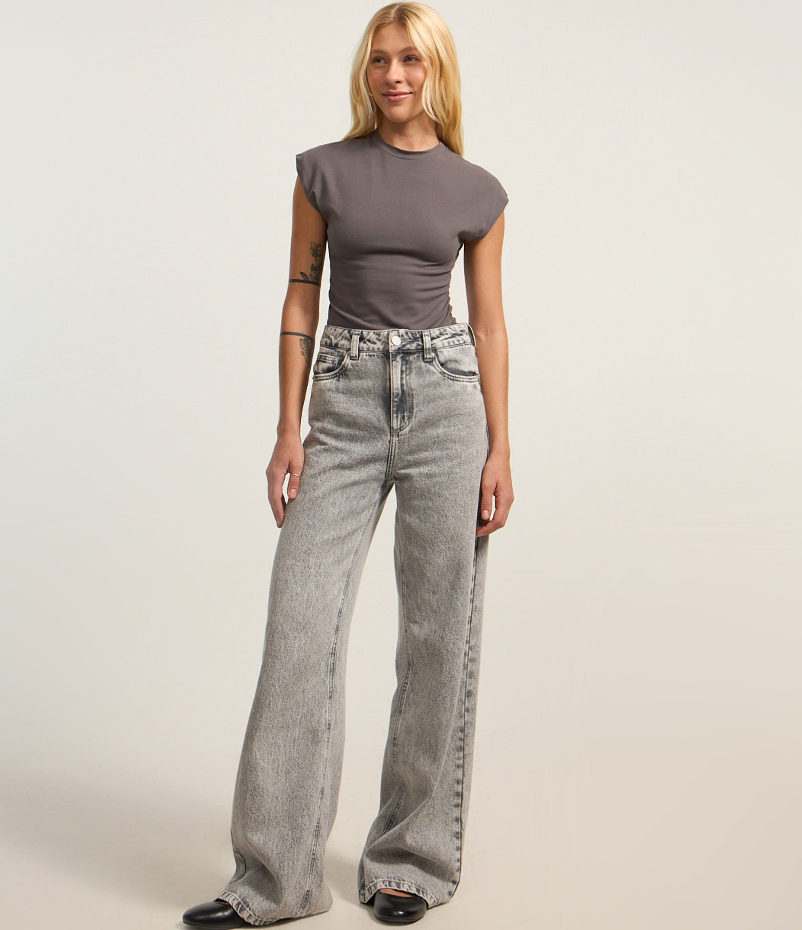 Blusa em Algodão com Gola Alta e Franzido na Lateral Cinza 2