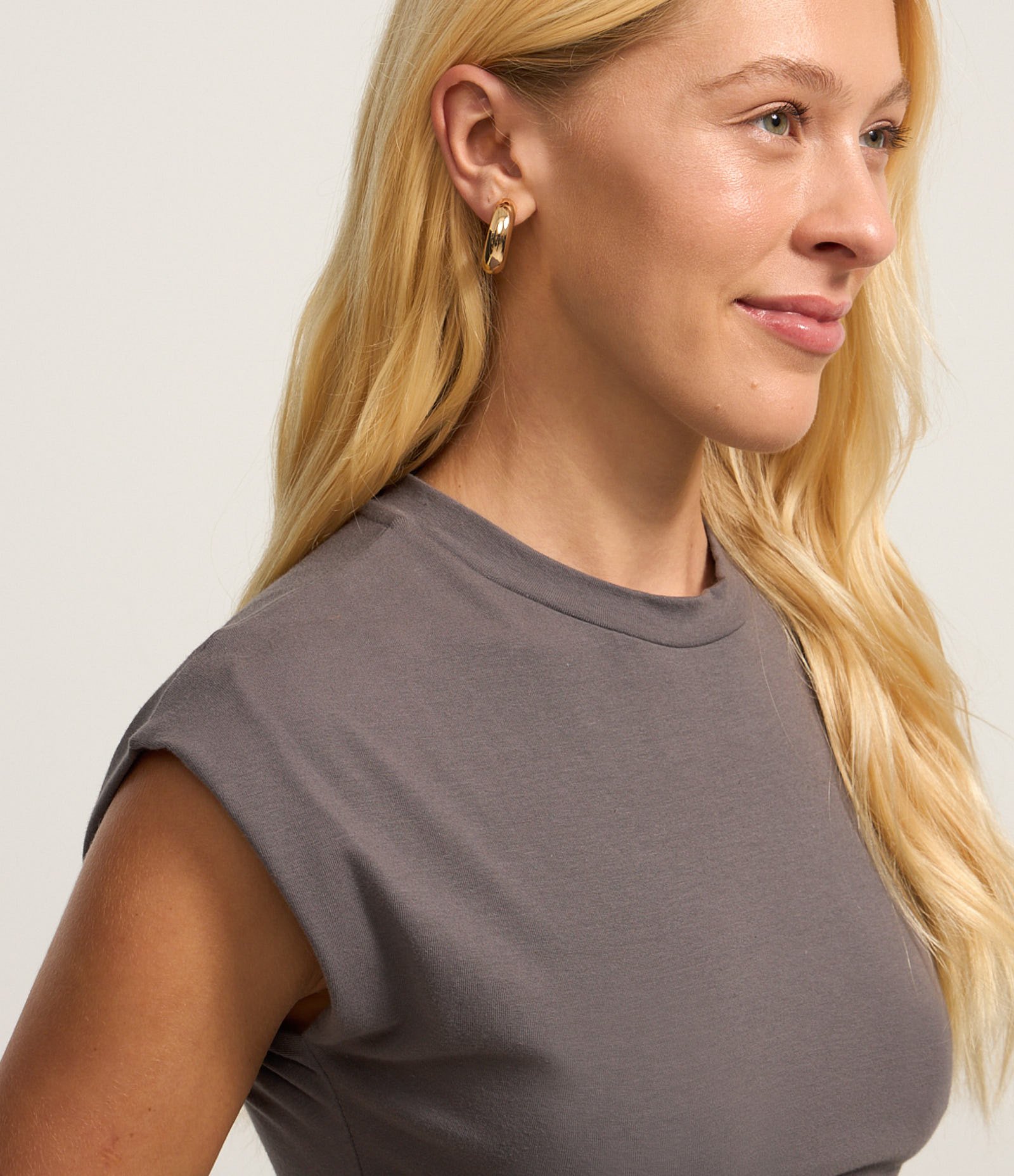 Blusa em Algodão com Gola Alta e Franzido na Lateral Cinza 3