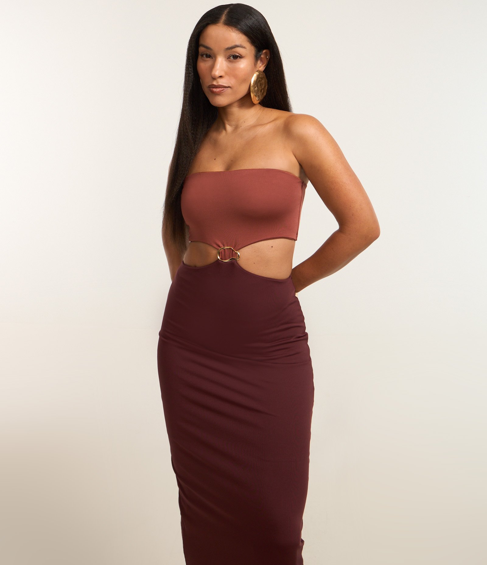 Vestido sem Manga em Jersey Bicolor com Recorte e Aviamento Frontal Marrom 3