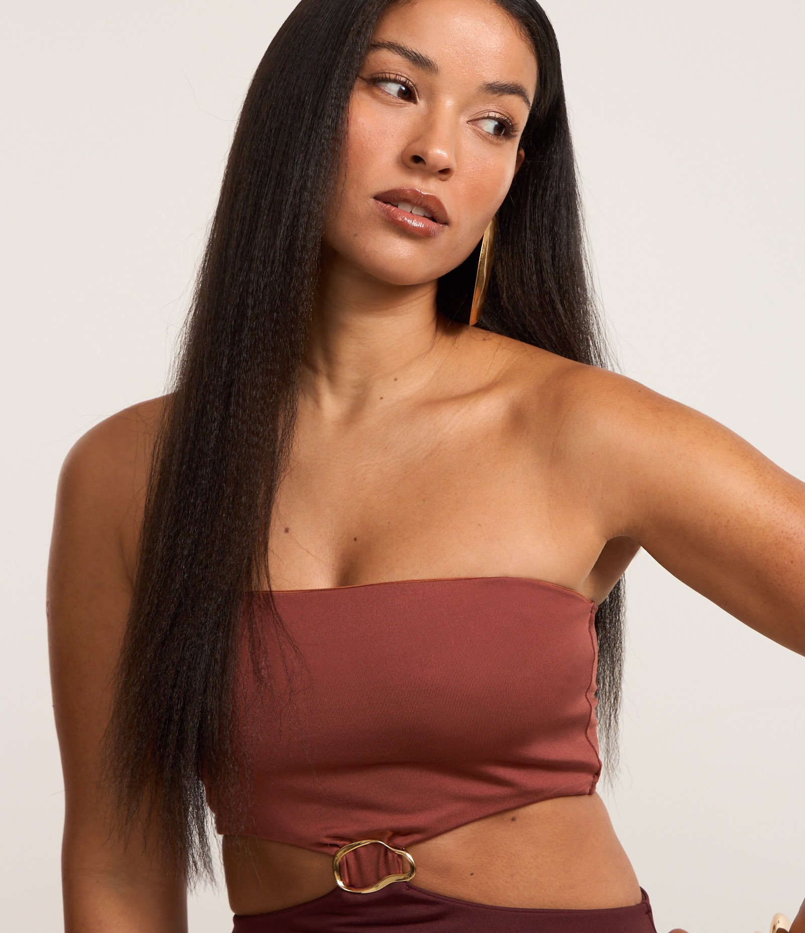 Vestido sem Manga em Jersey Bicolor com Recorte e Aviamento Frontal Marrom 4