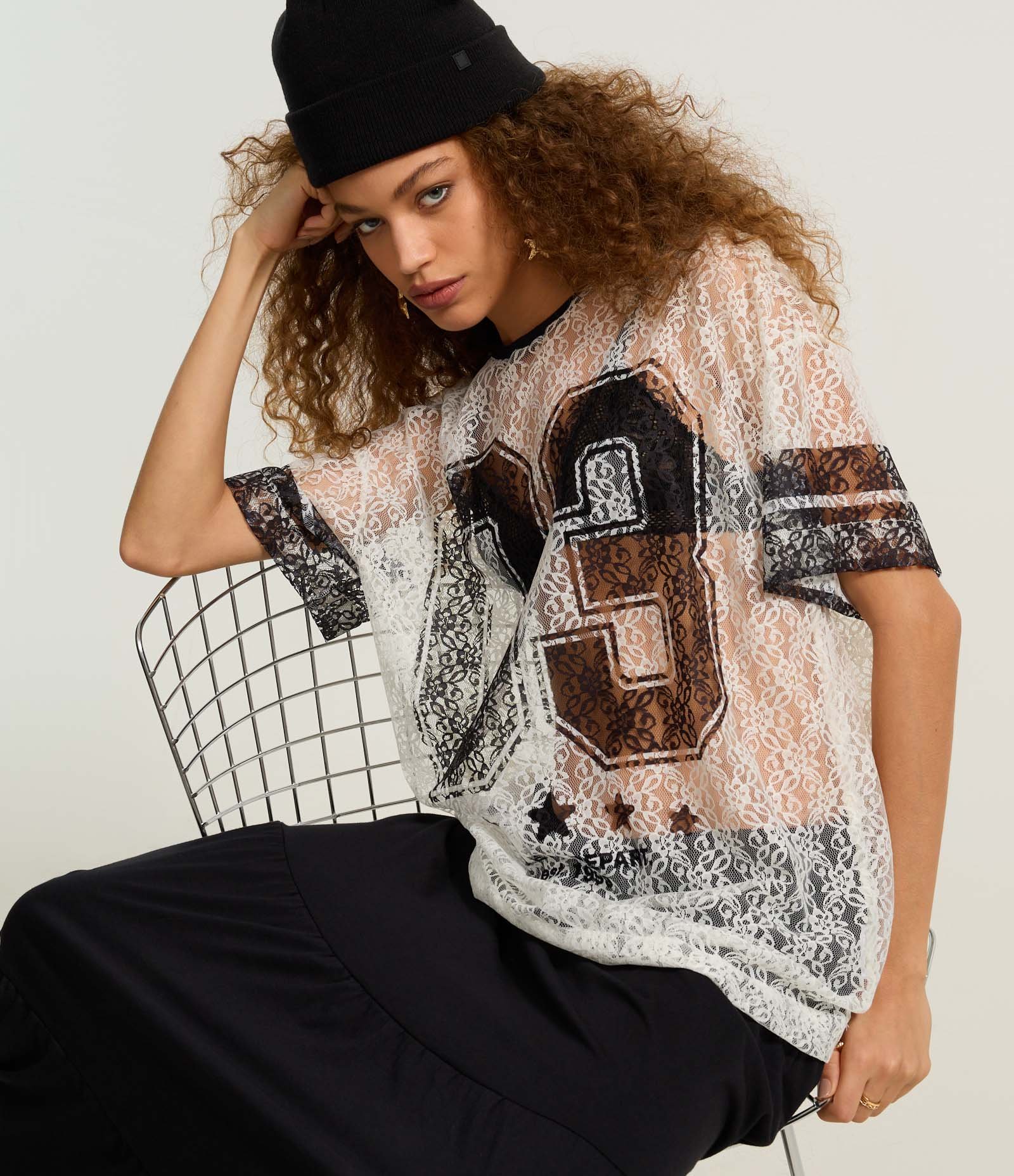 Camiseta Alongada em Renda com Estampa 03 Branco 1