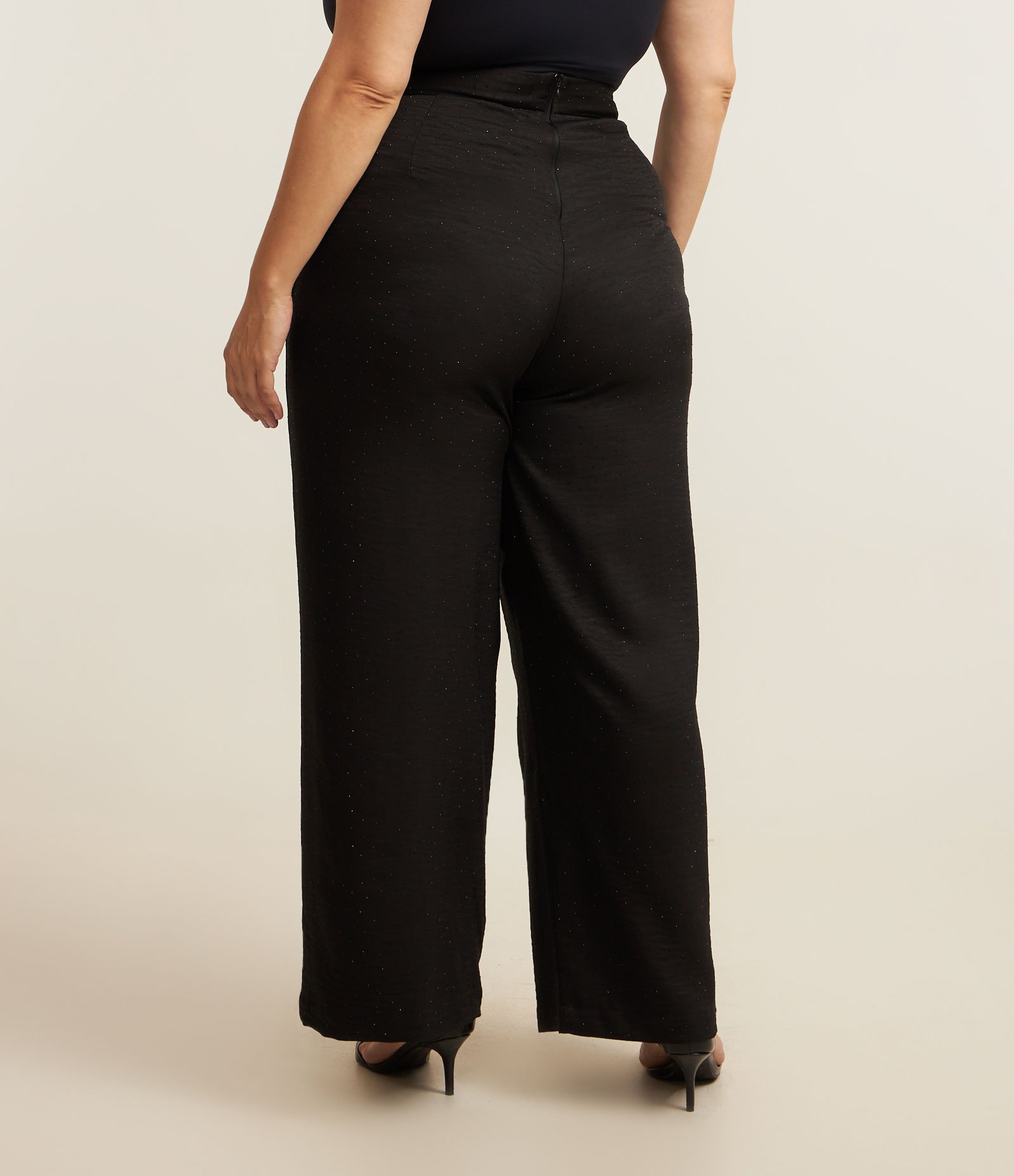 Calça Pantalona em Crepe com Brilhos Curve & Plus Size Preto 3
