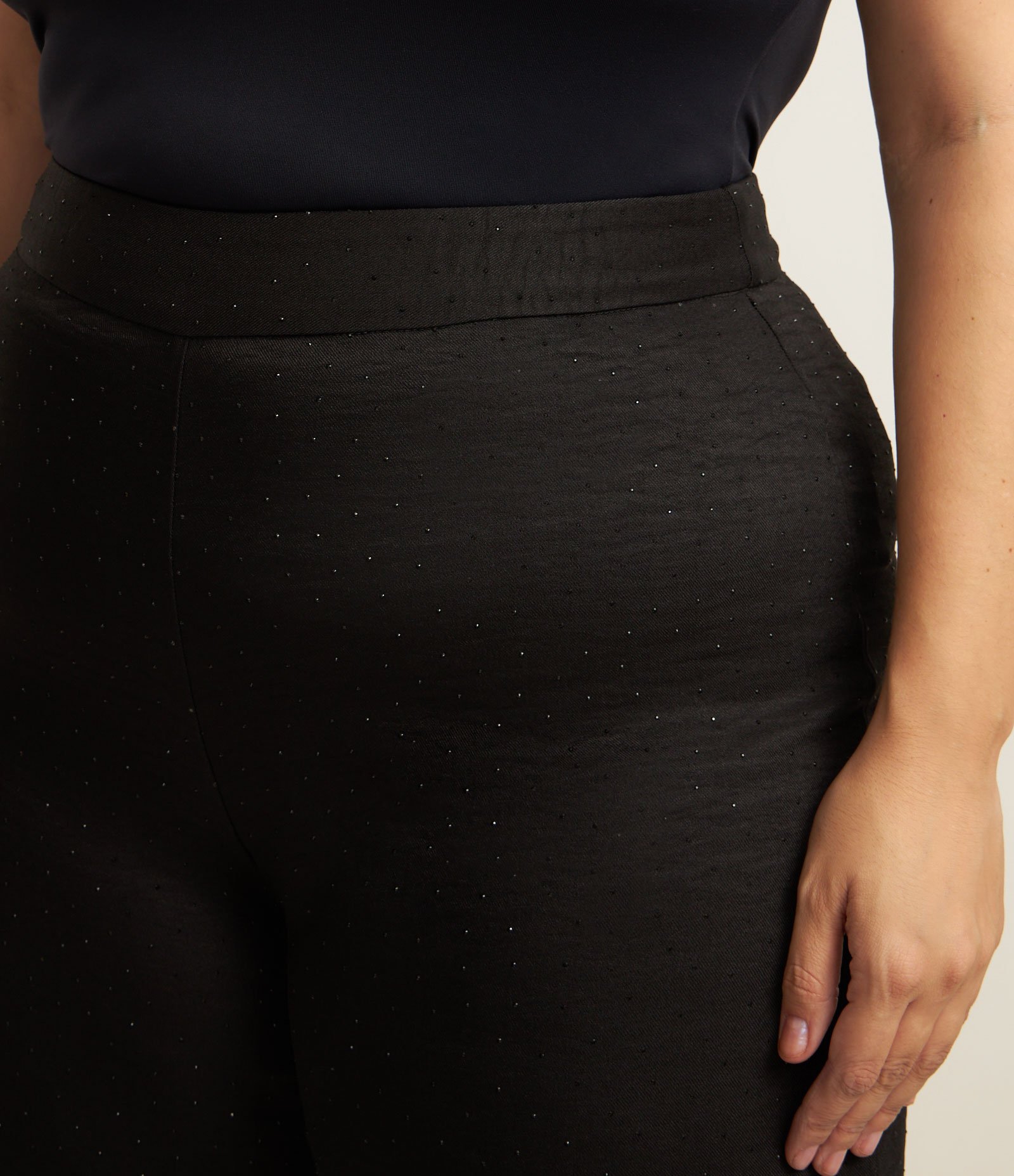 Calça Pantalona em Crepe com Brilhos Curve & Plus Size Preto 4