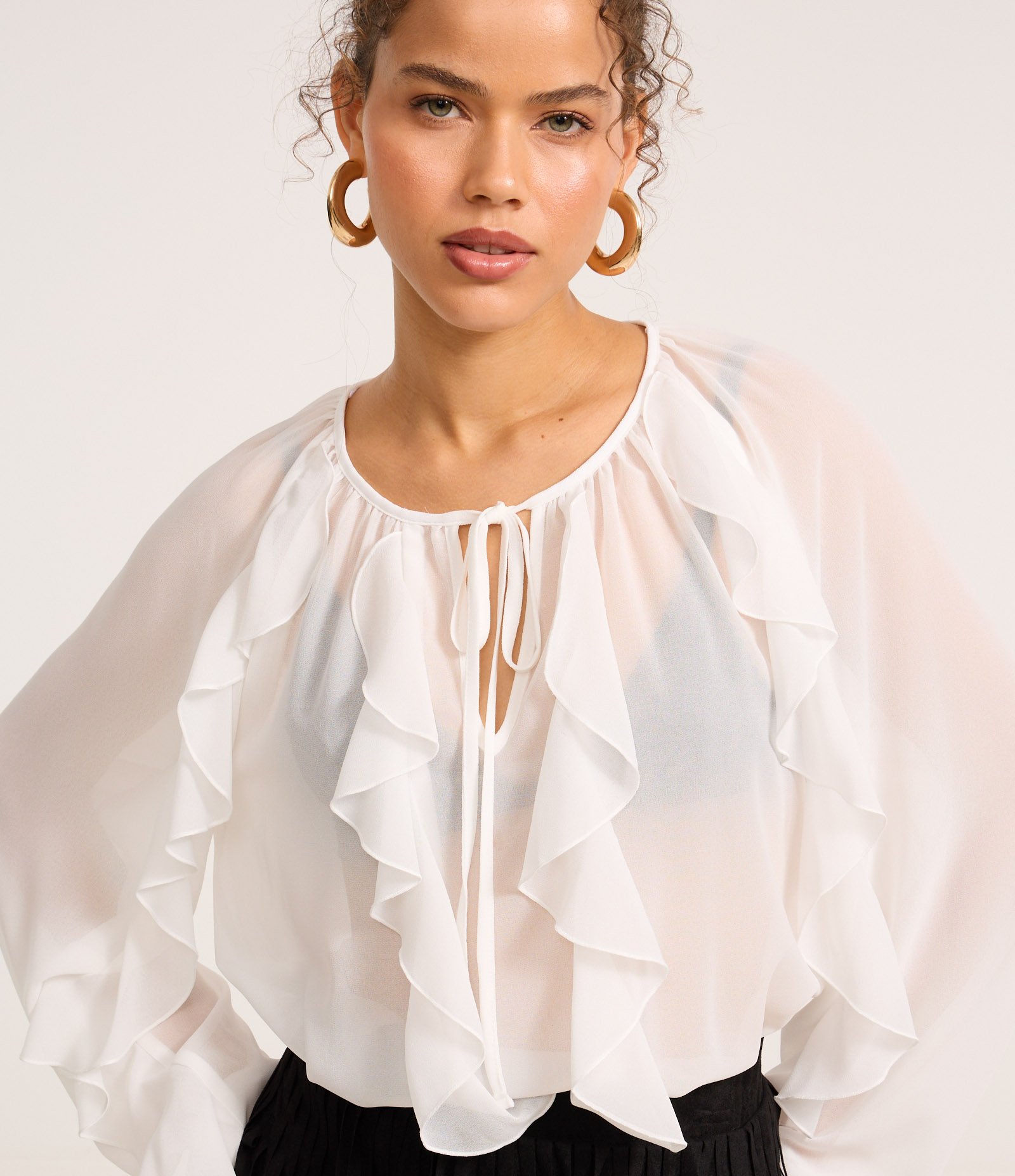 Blusa Bata Boho em Chiffon com Babados e Amarração Branco 1