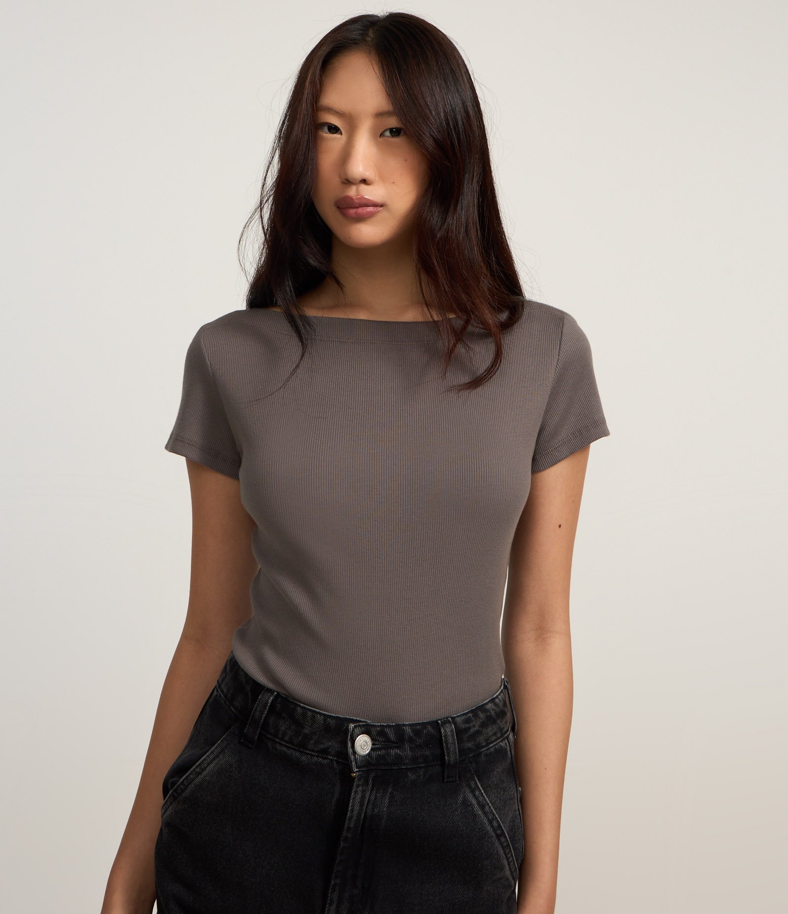 Blusa em Ribana com Decote Canoa e Manga Curta 3